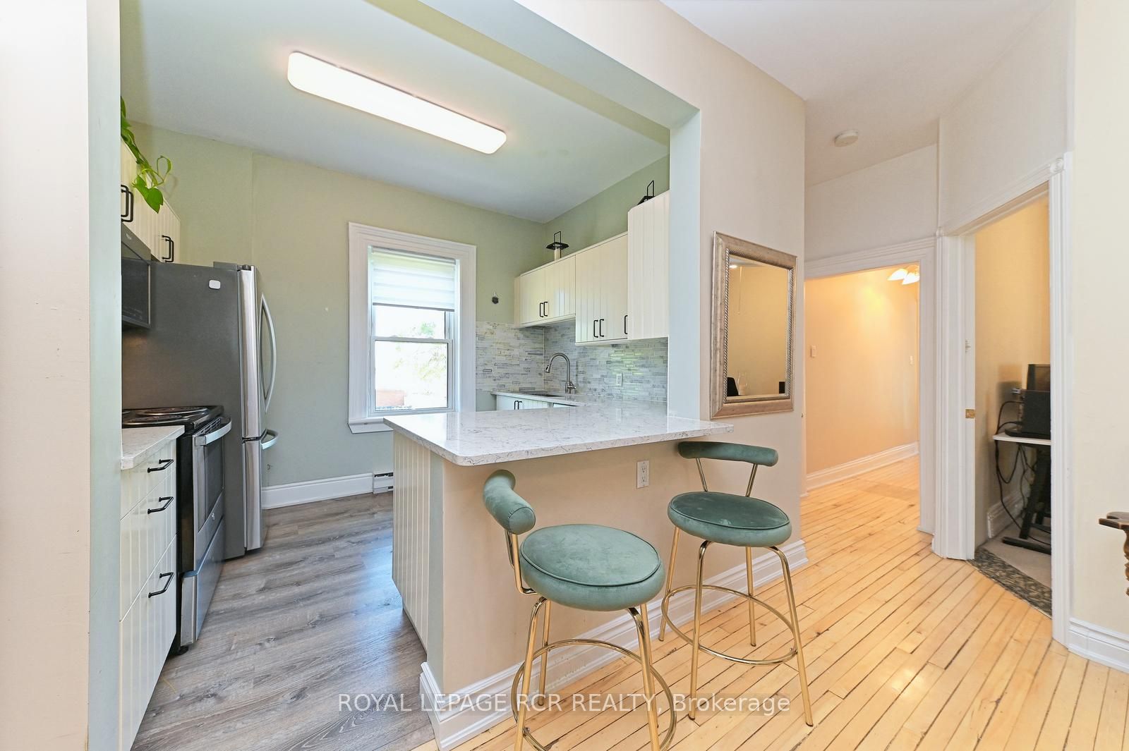 598304 Second Line W Property Photo 24