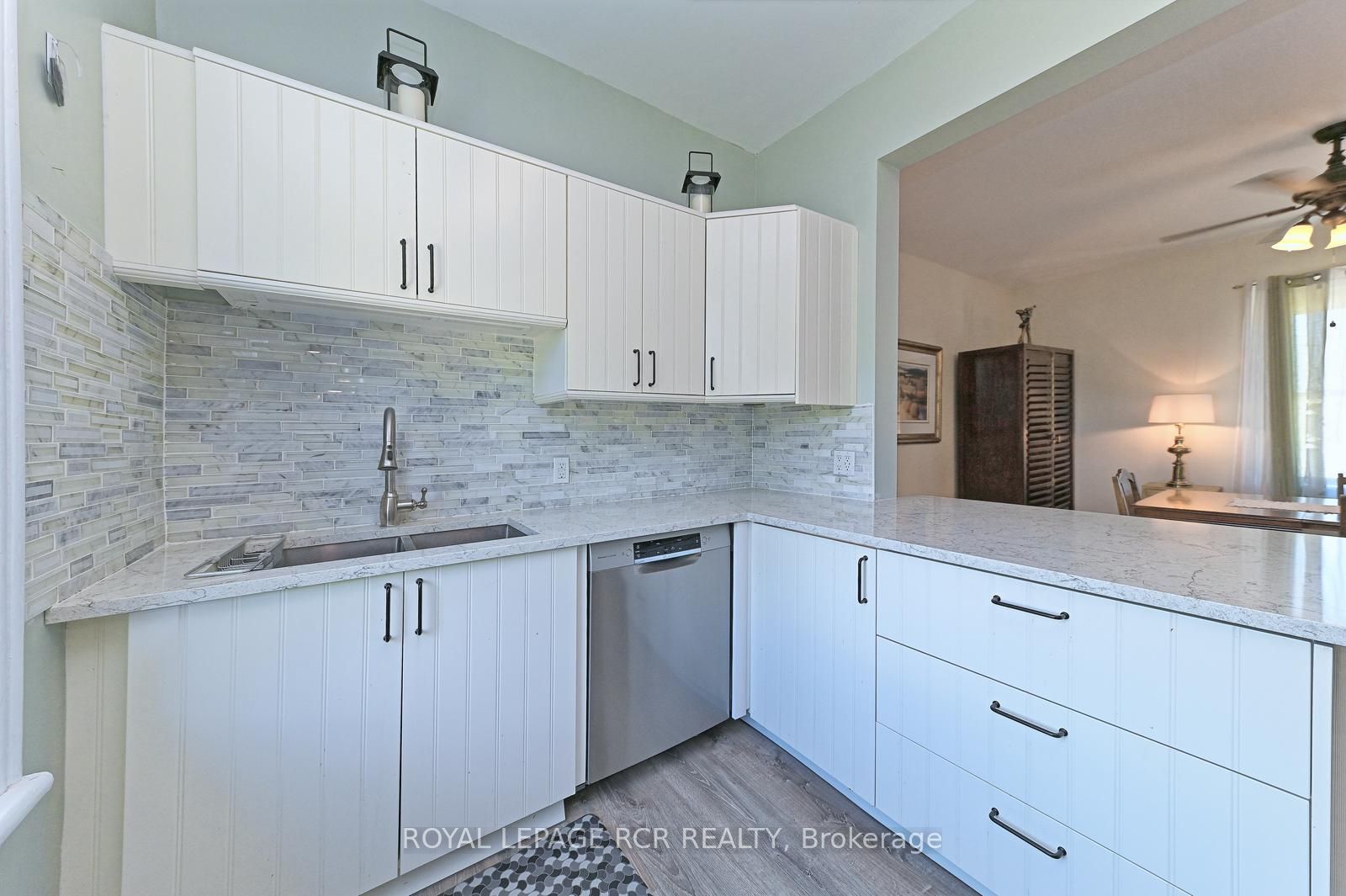598304 Second Line W Property Photo 25