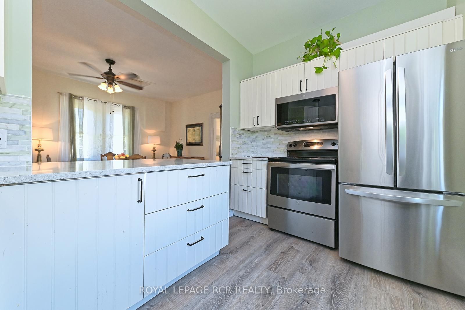598304 Second Line W Property Photo 26