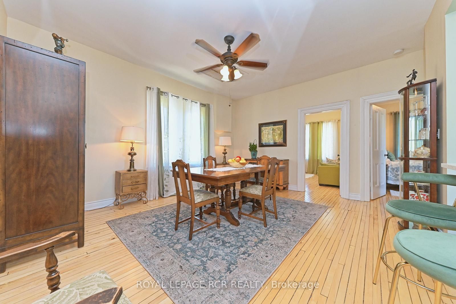 598304 Second Line W Property Photo 27