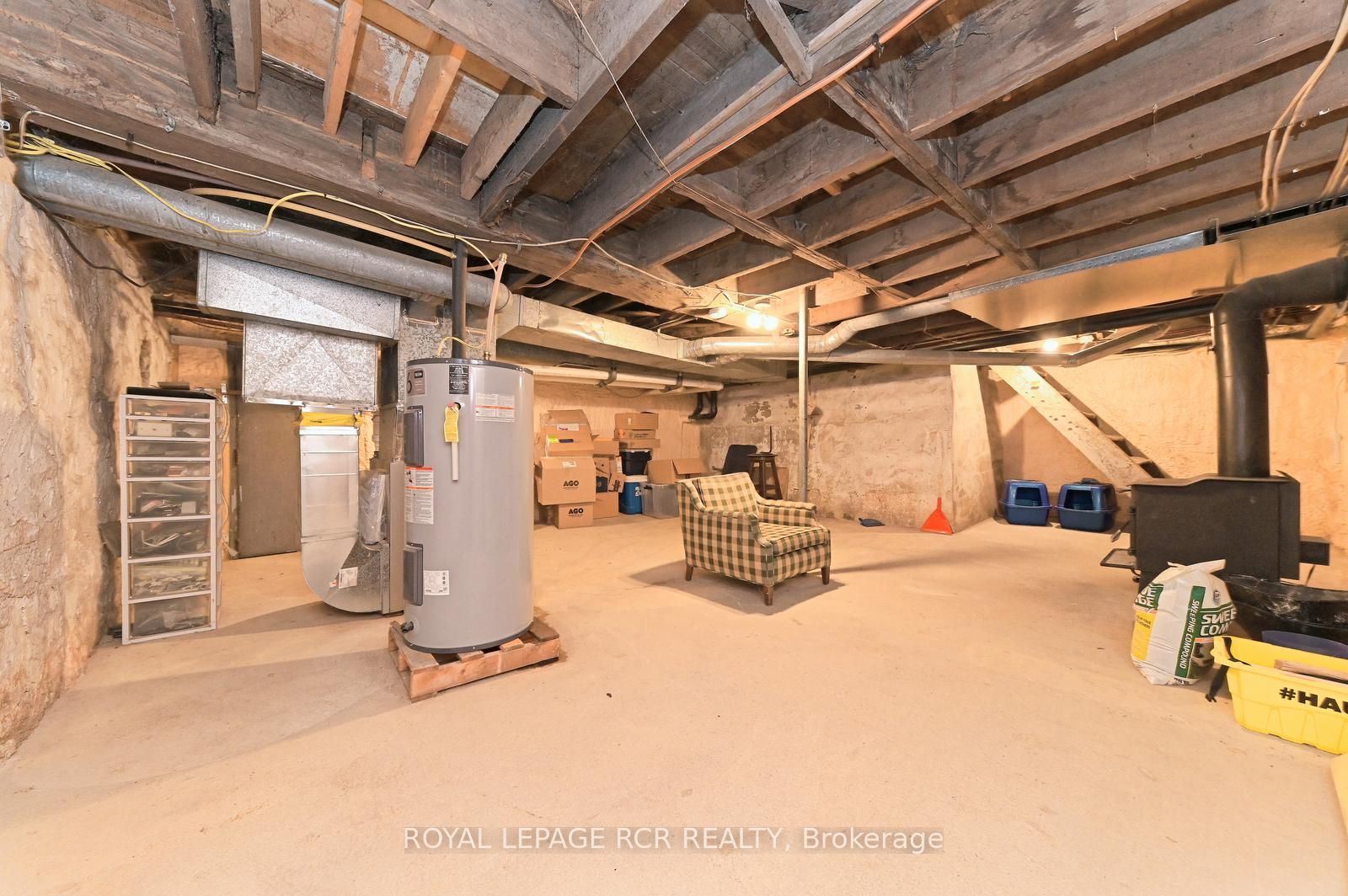 598304 Second Line W Property Photo 33