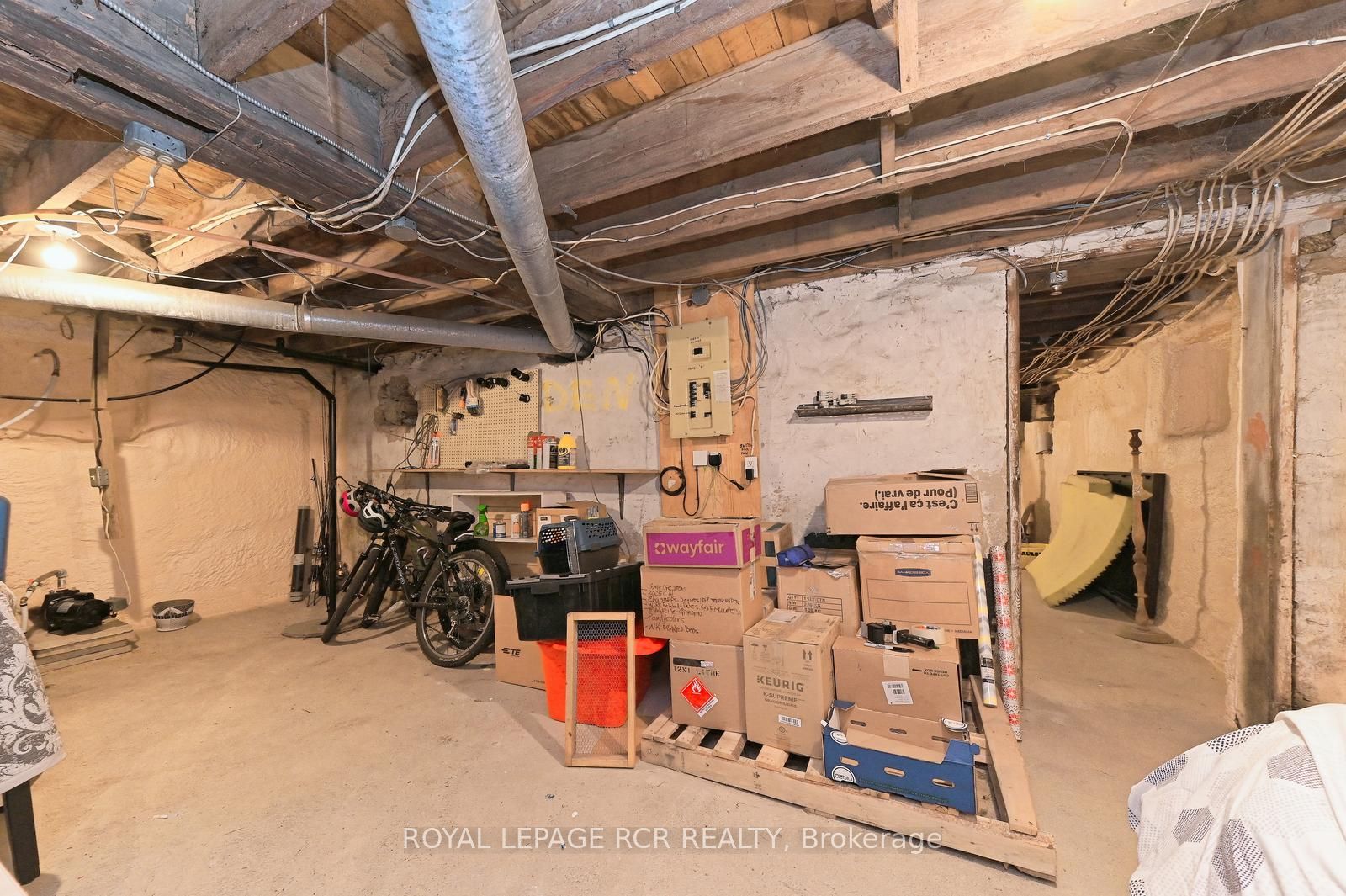 598304 Second Line W Property Photo 35