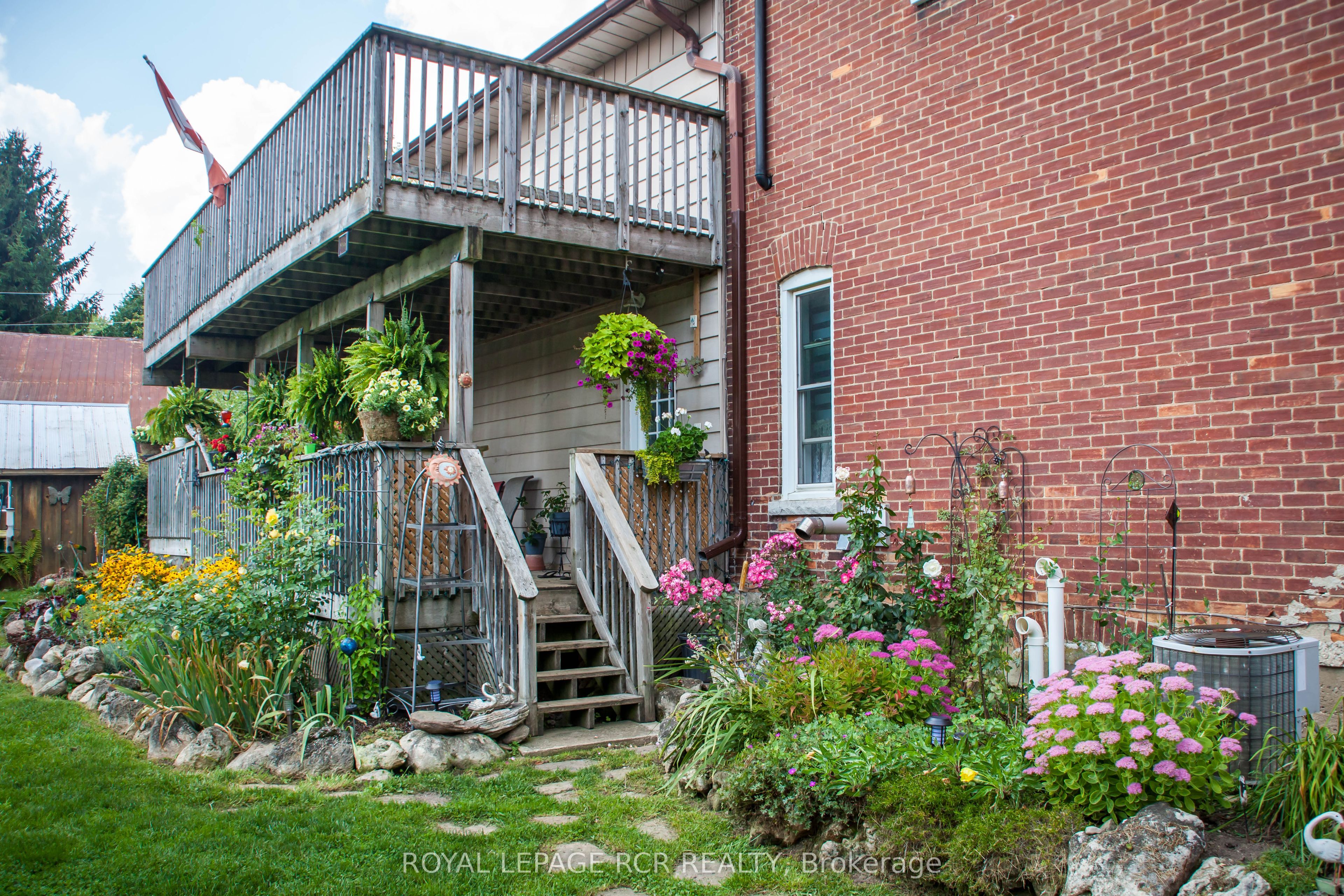 598304 Second Line W Property Photo 38