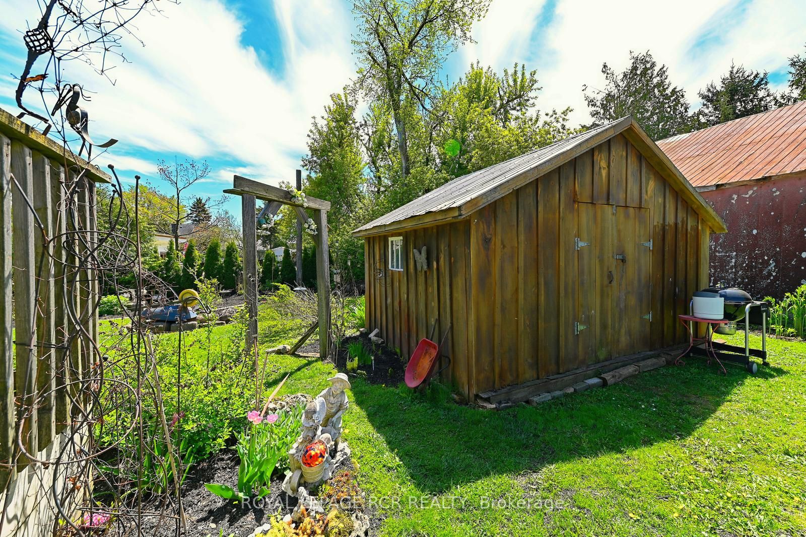 598304 Second Line W Property Photo 46