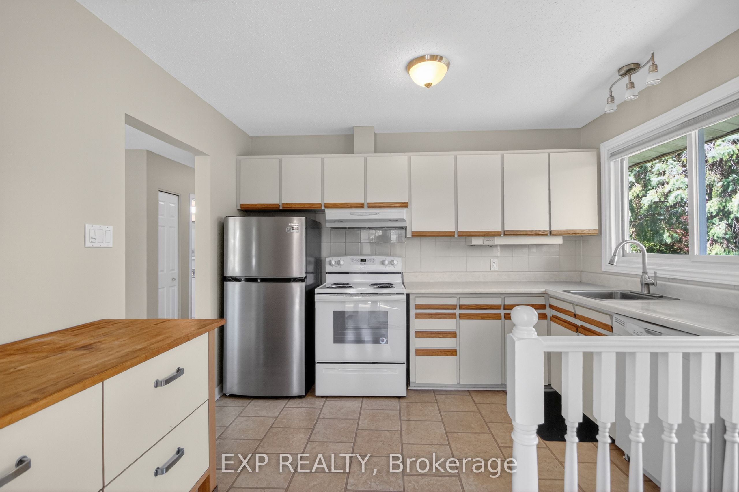 31 Barlyn Avenue Property Photo 6