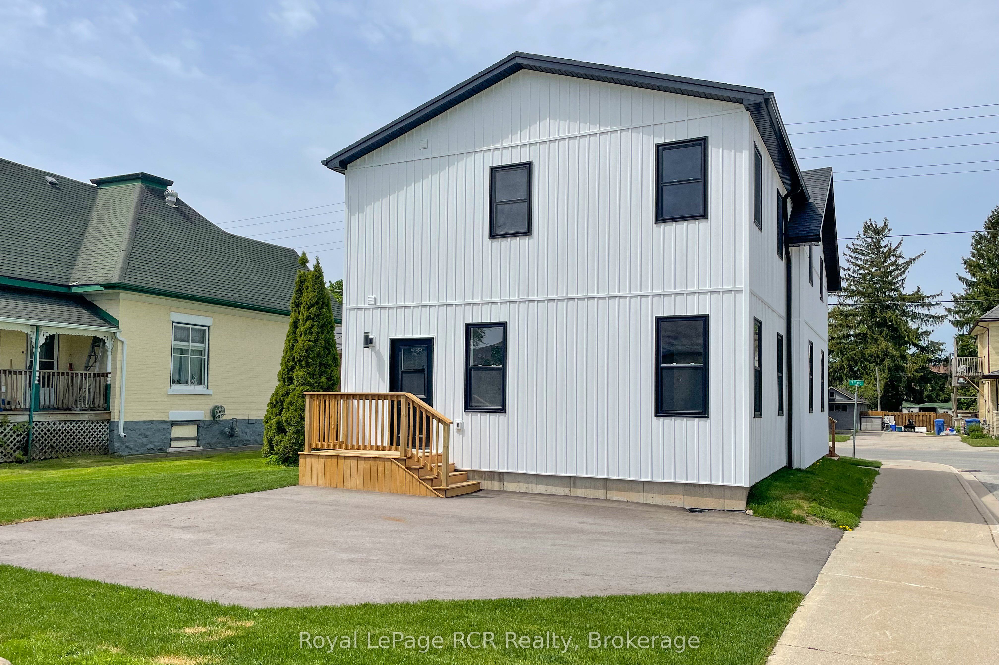563 7th Avenue Property Photo 6