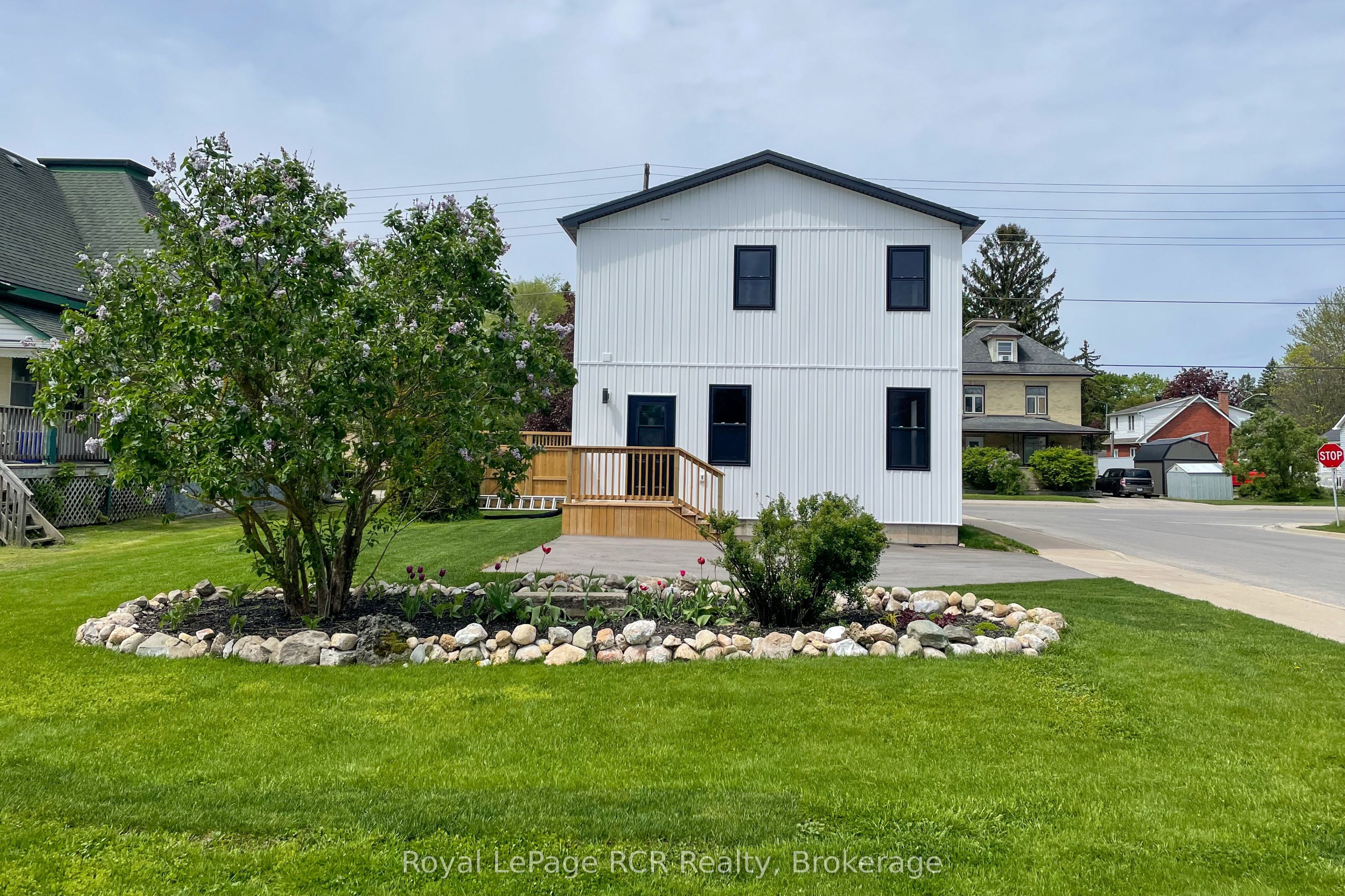 563 7th Avenue Property Photo 7