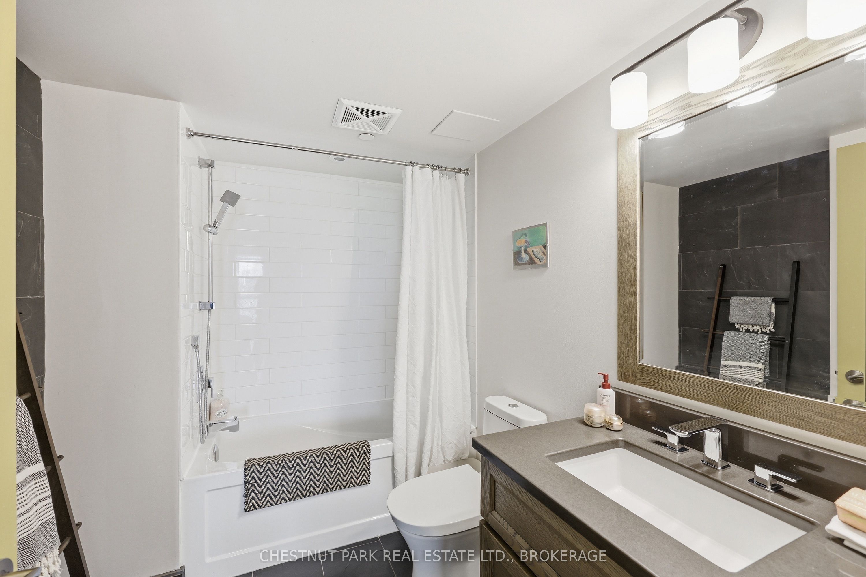 121 Queen Street 602 Property Photo 28