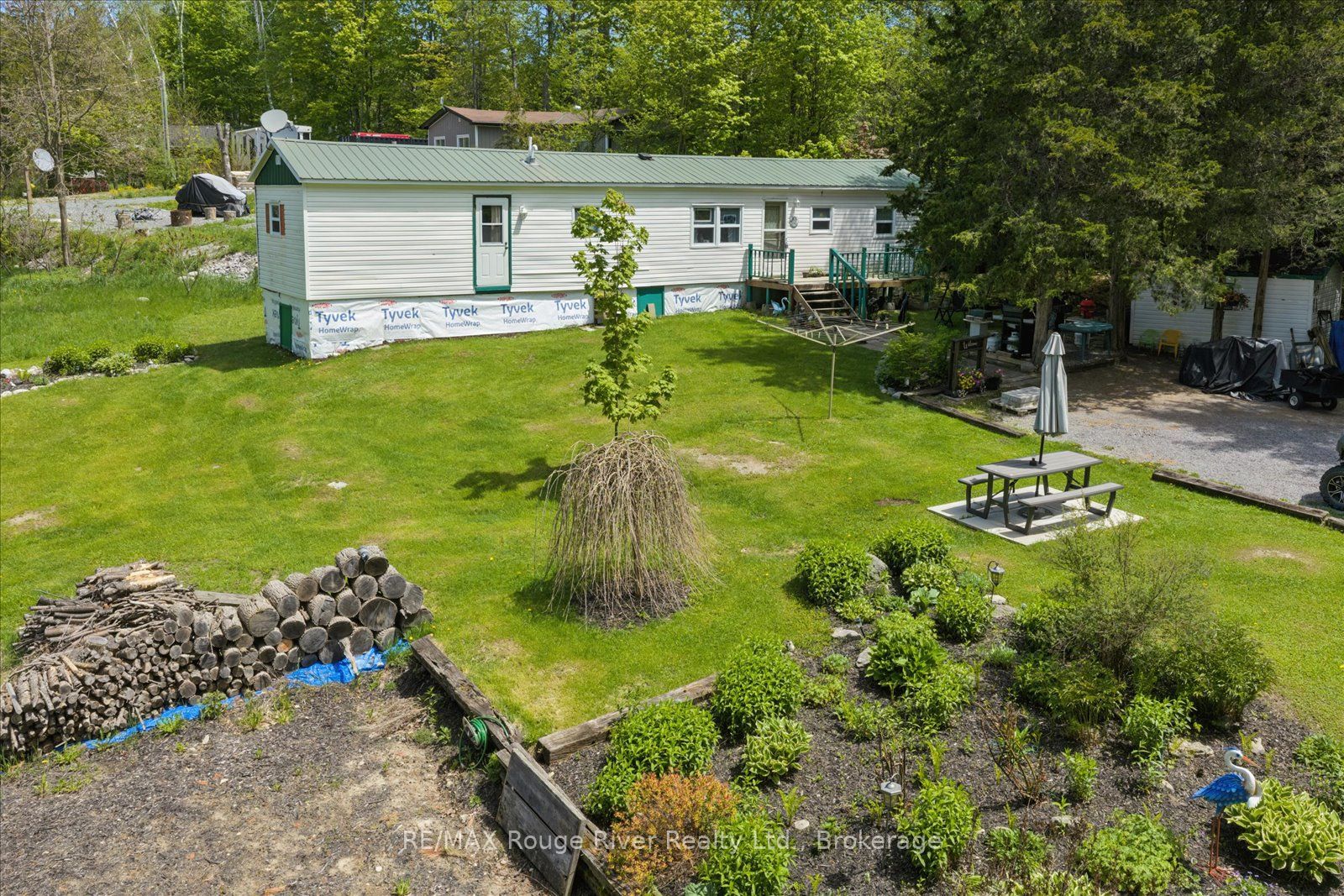 189 Pine Lane Property Photo 4