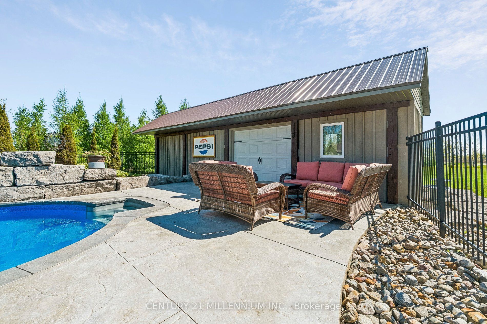434541 4th Line Property Photo 35