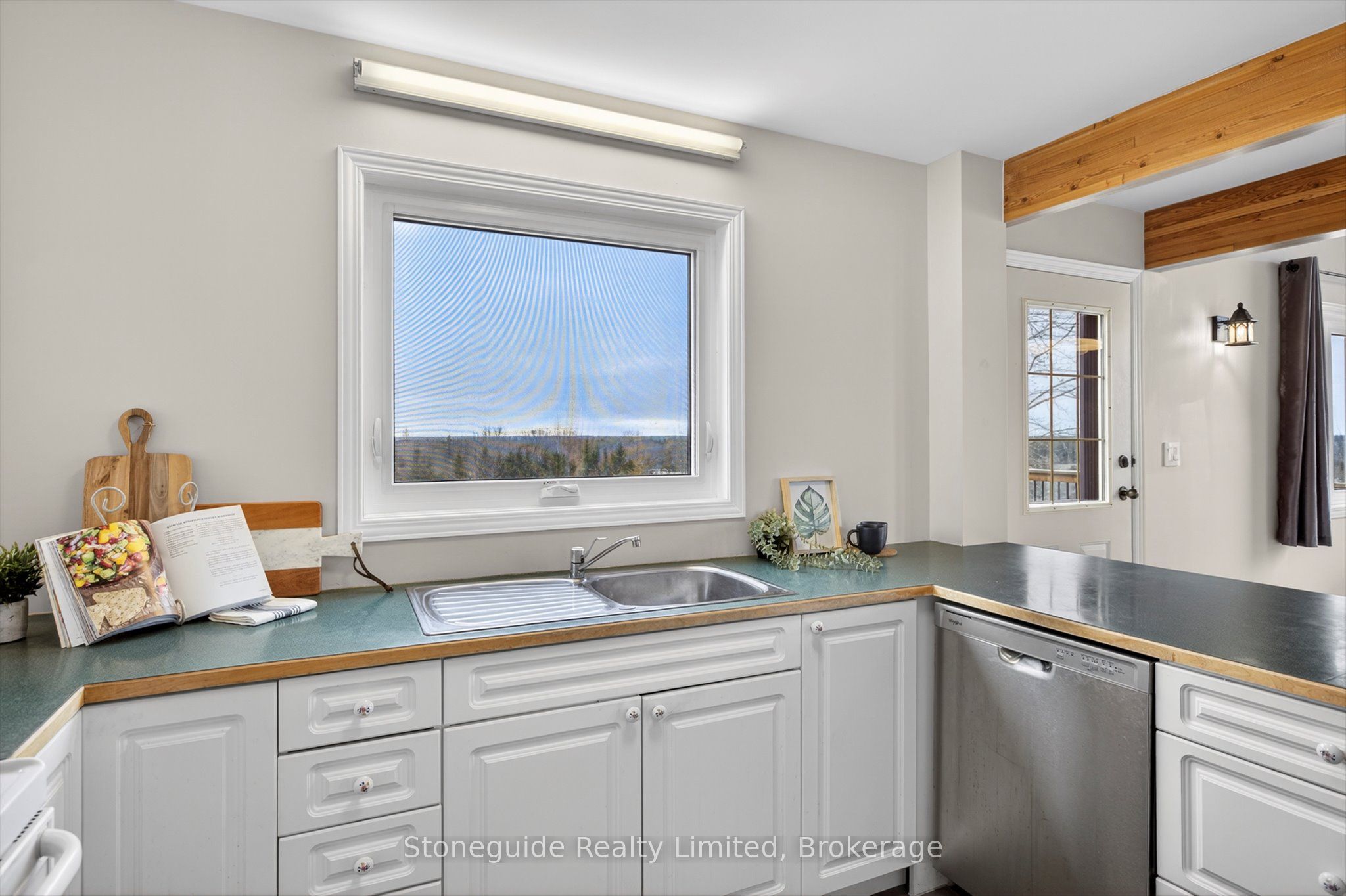 2509 12th Line Property Photo 17