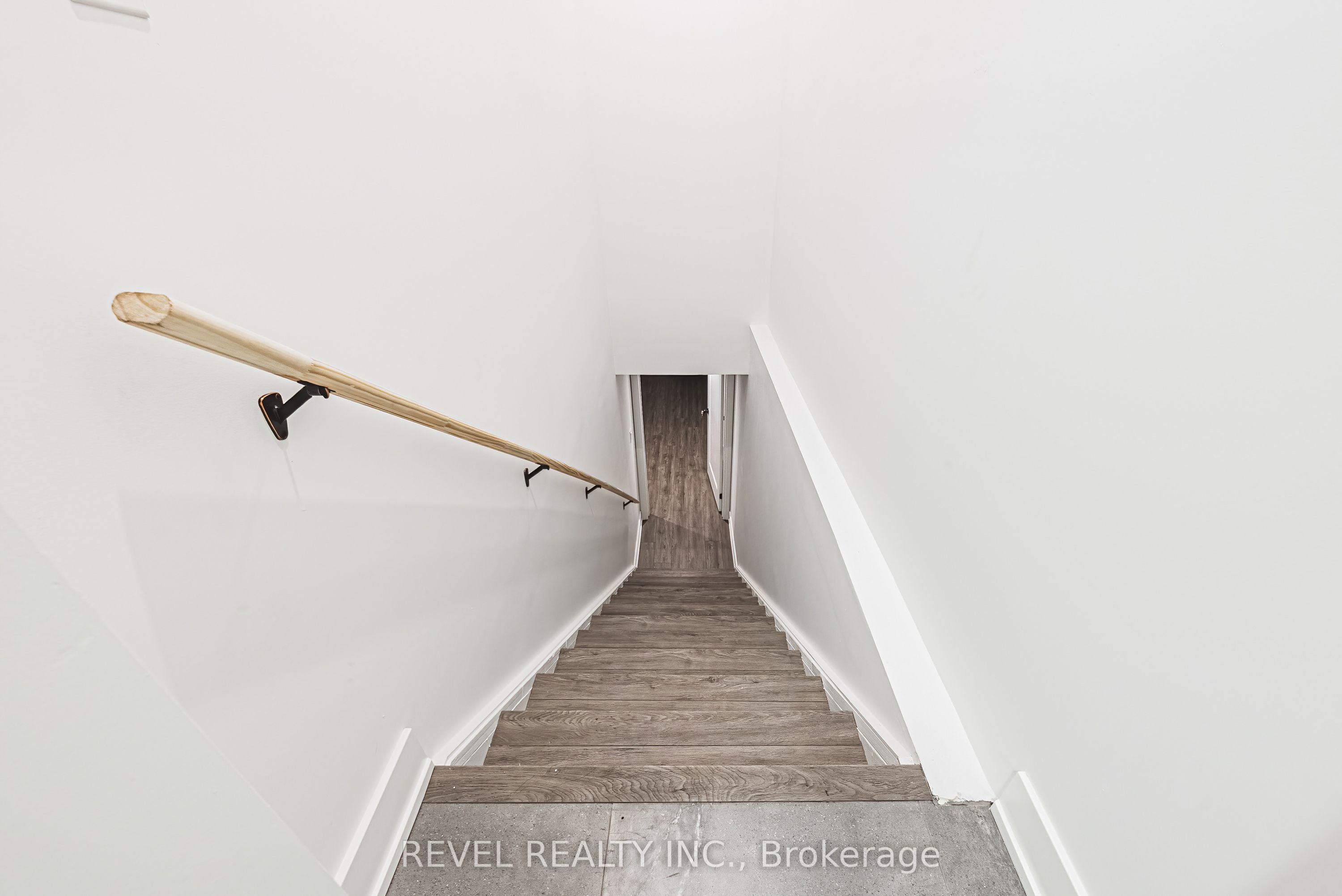 1127 Main Street E Property Photo 11