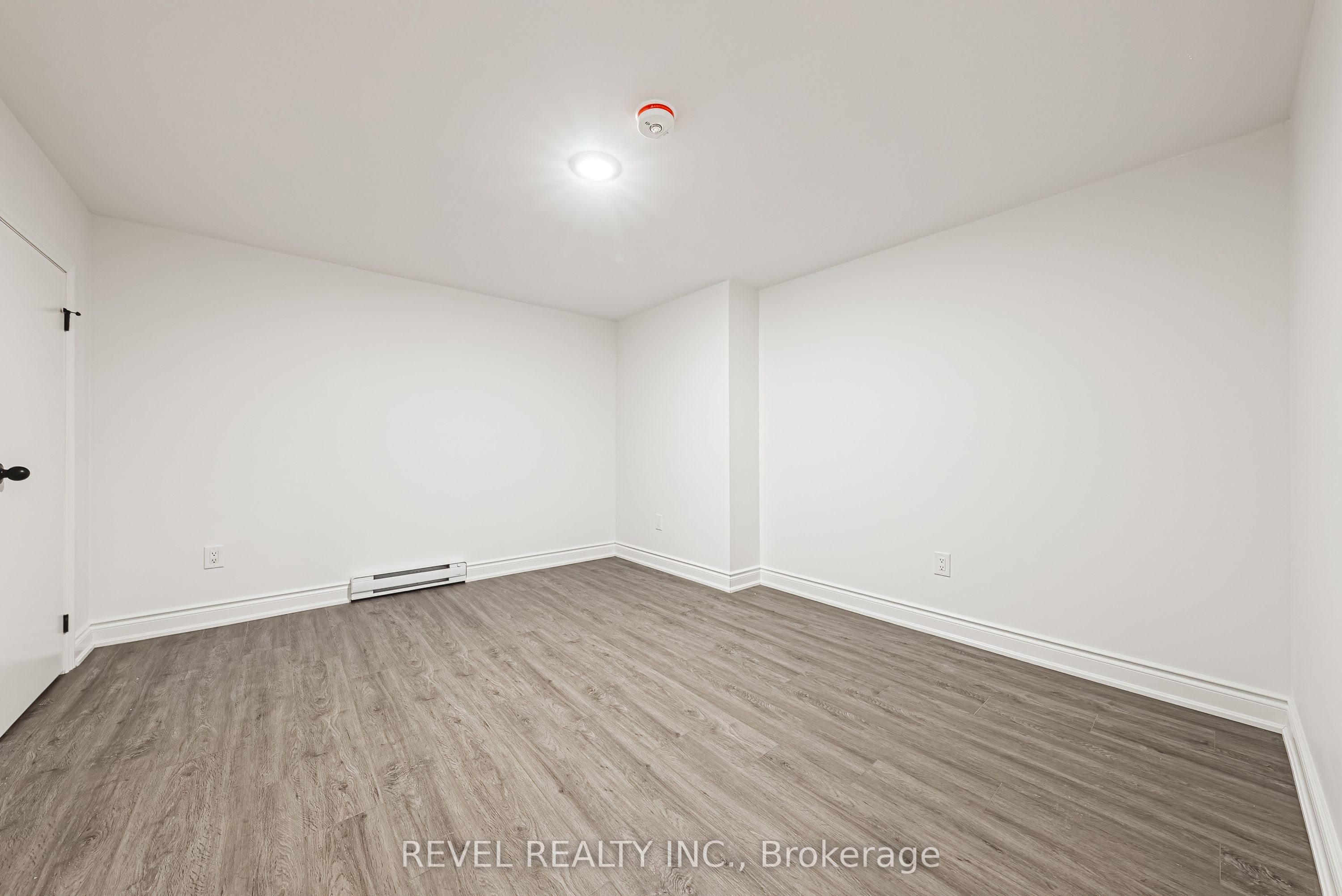 1127 Main Street E Property Photo 18
