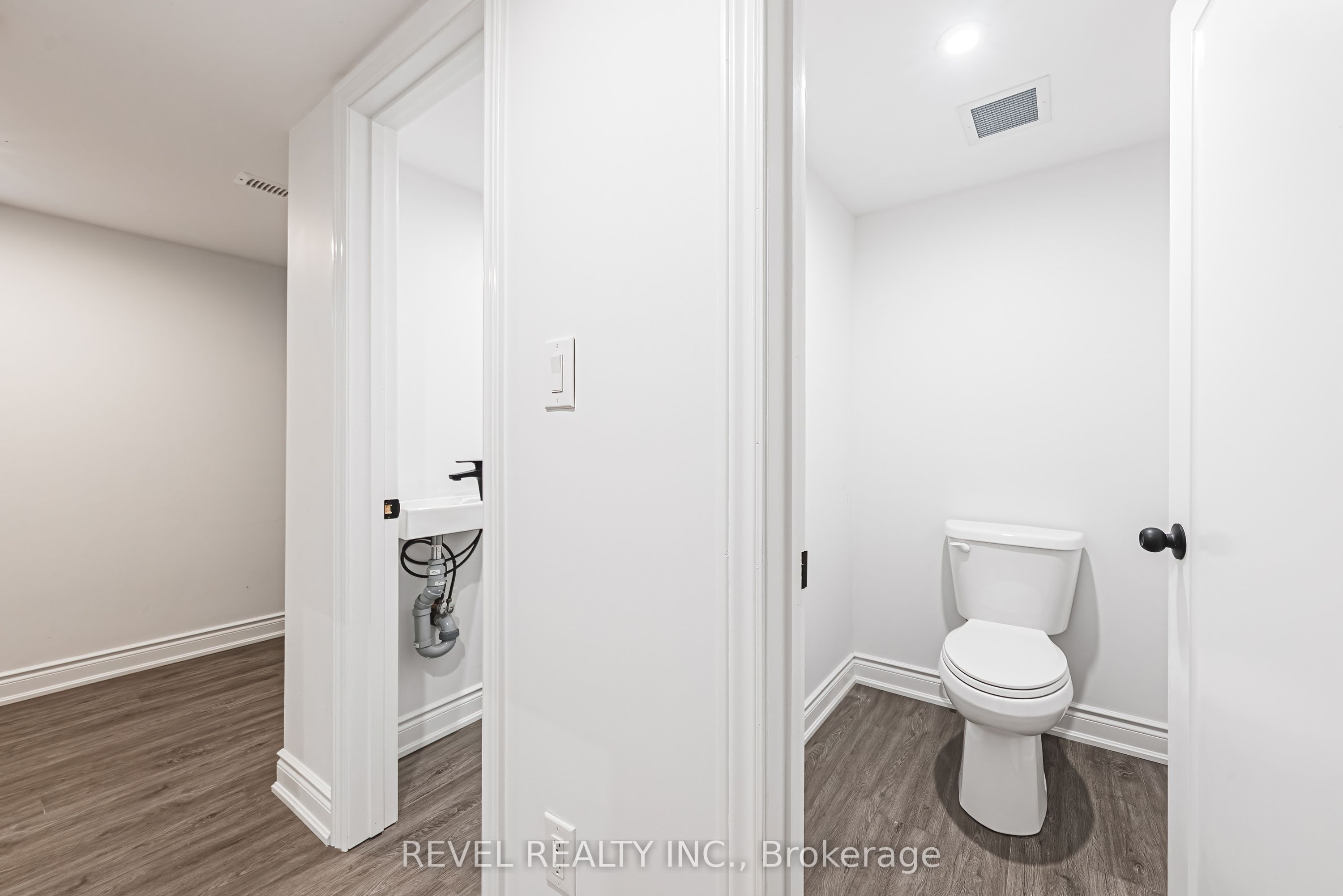 1127 Main Street E Property Photo 21