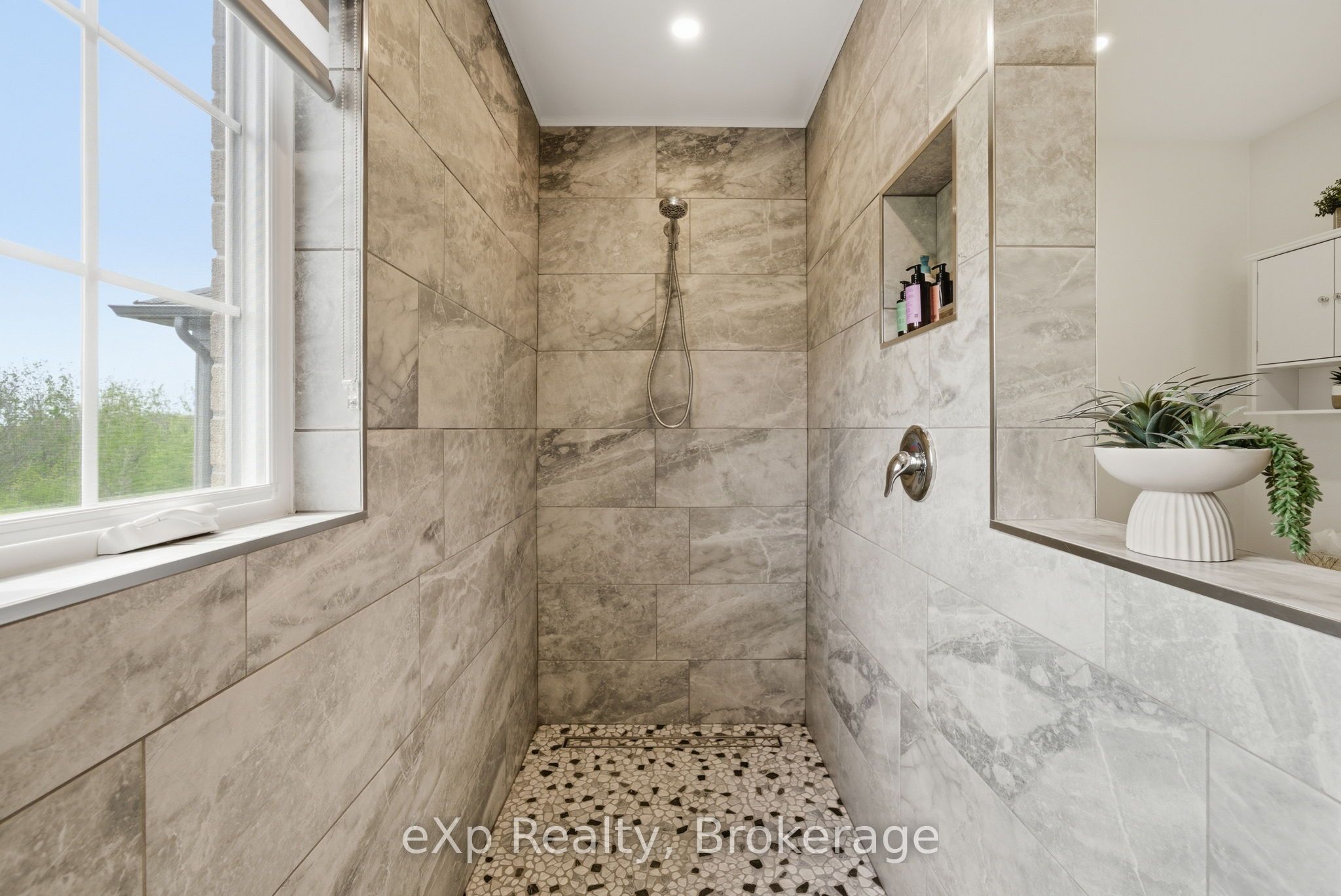 508 Trevor Street Property Photo 18