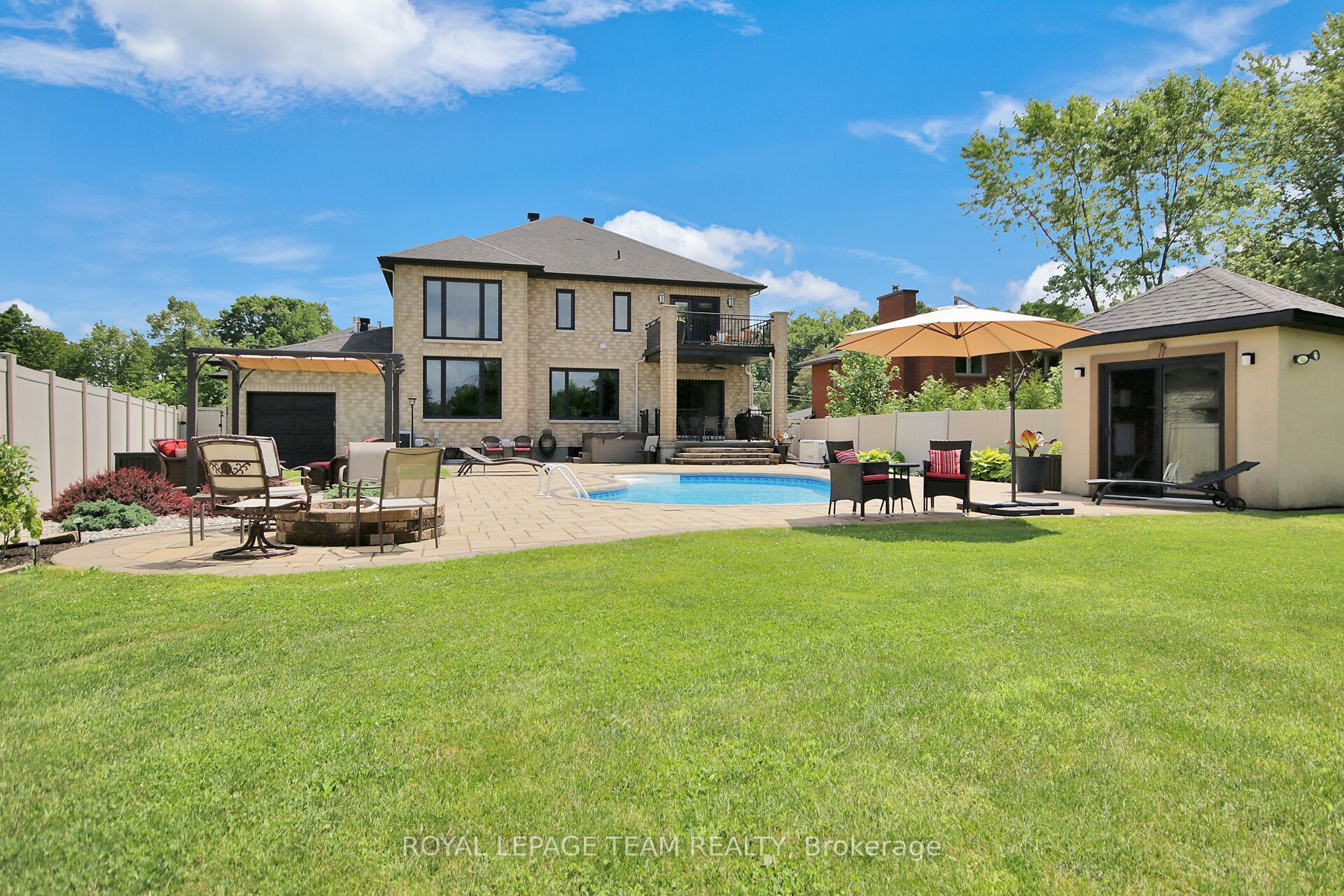 1419 Balmoral Drive Property Photo 4