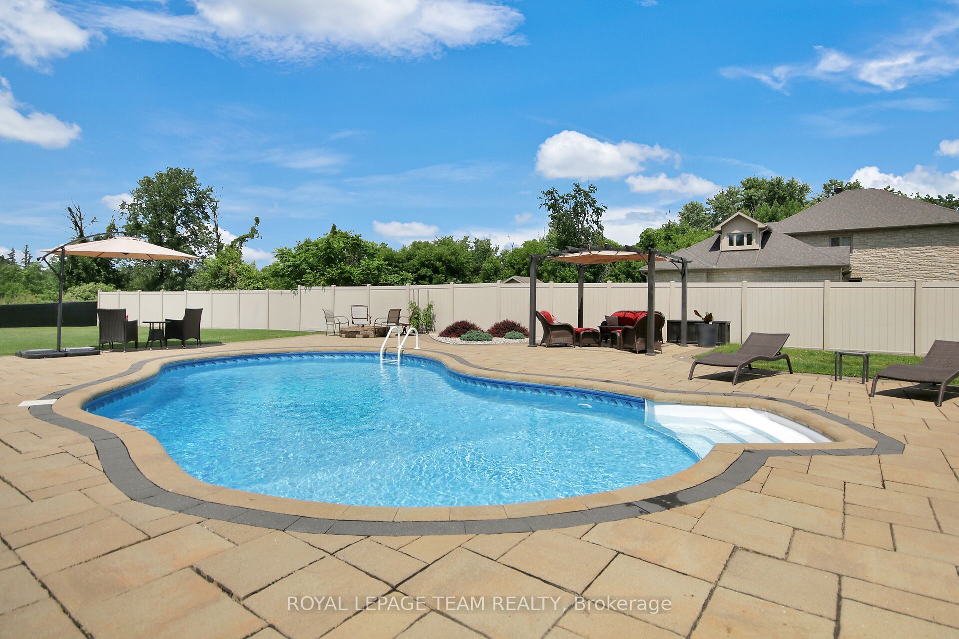 1419 Balmoral Drive Property Photo 7
