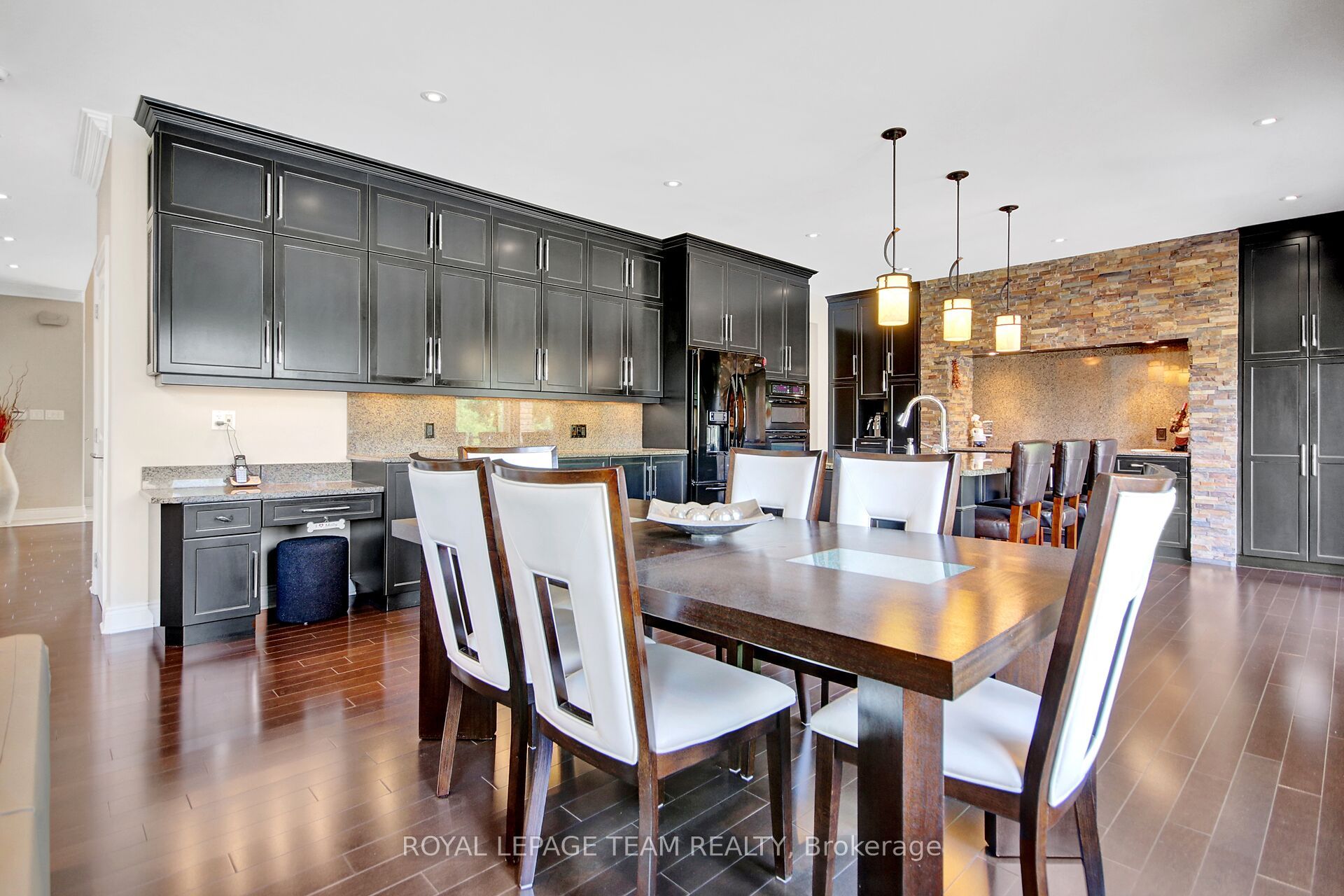1419 Balmoral Drive Property Photo 17