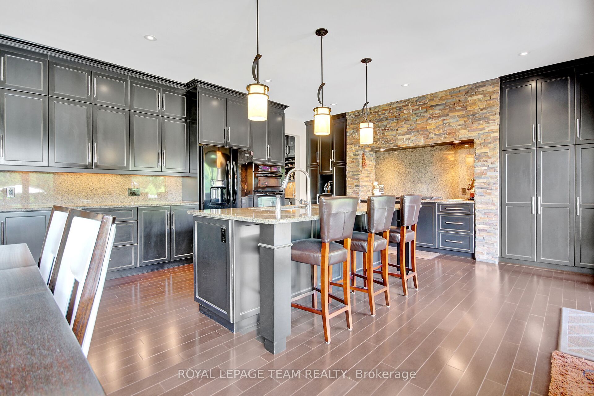 1419 Balmoral Drive Property Photo 18