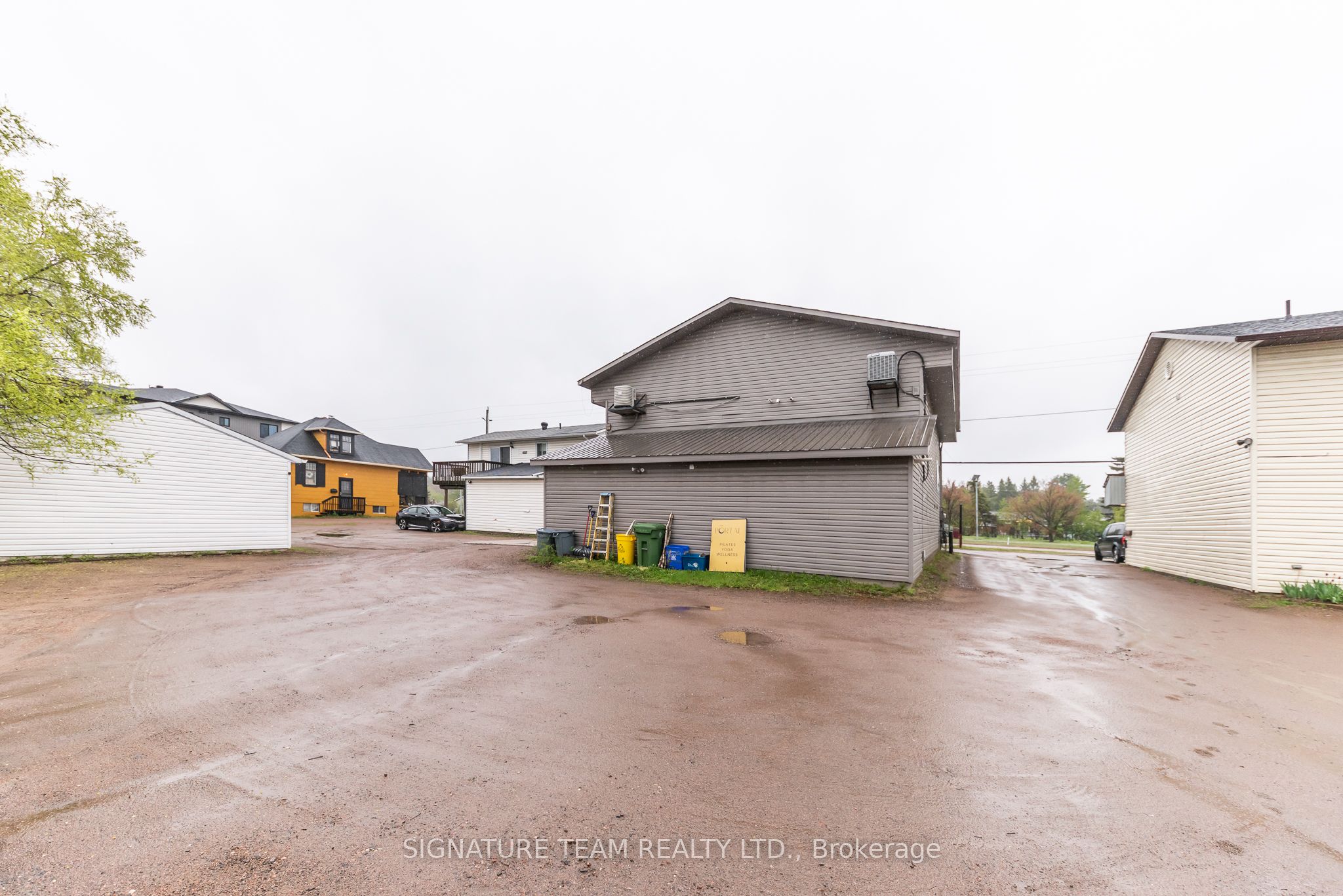 3227 Petawawa Boulevard Property Photo 4