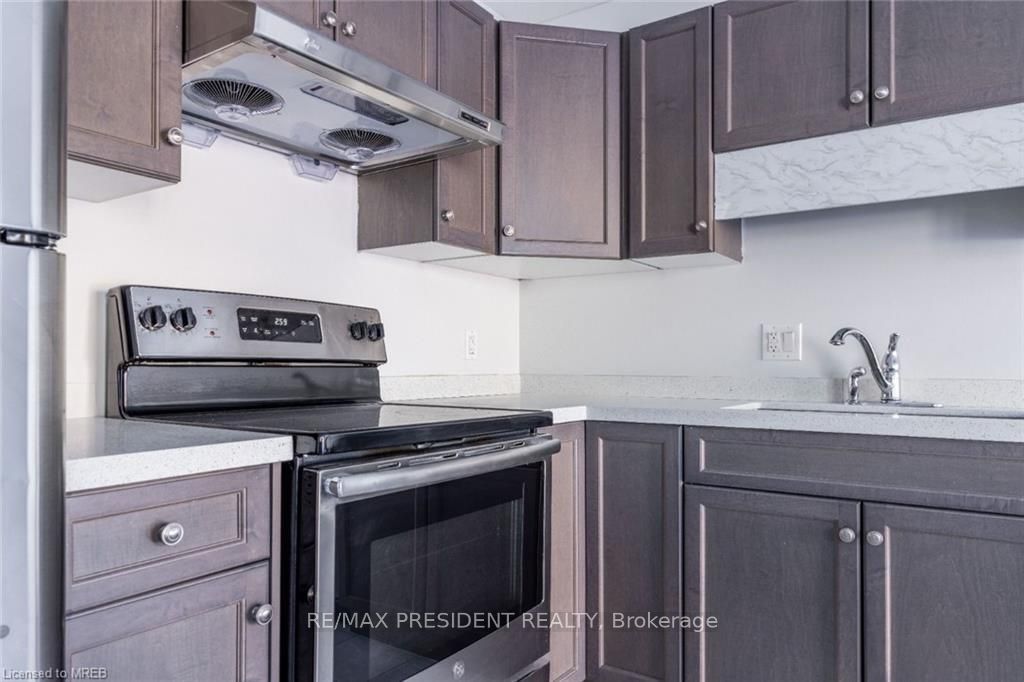 80 Monarch Street Property Photo 6