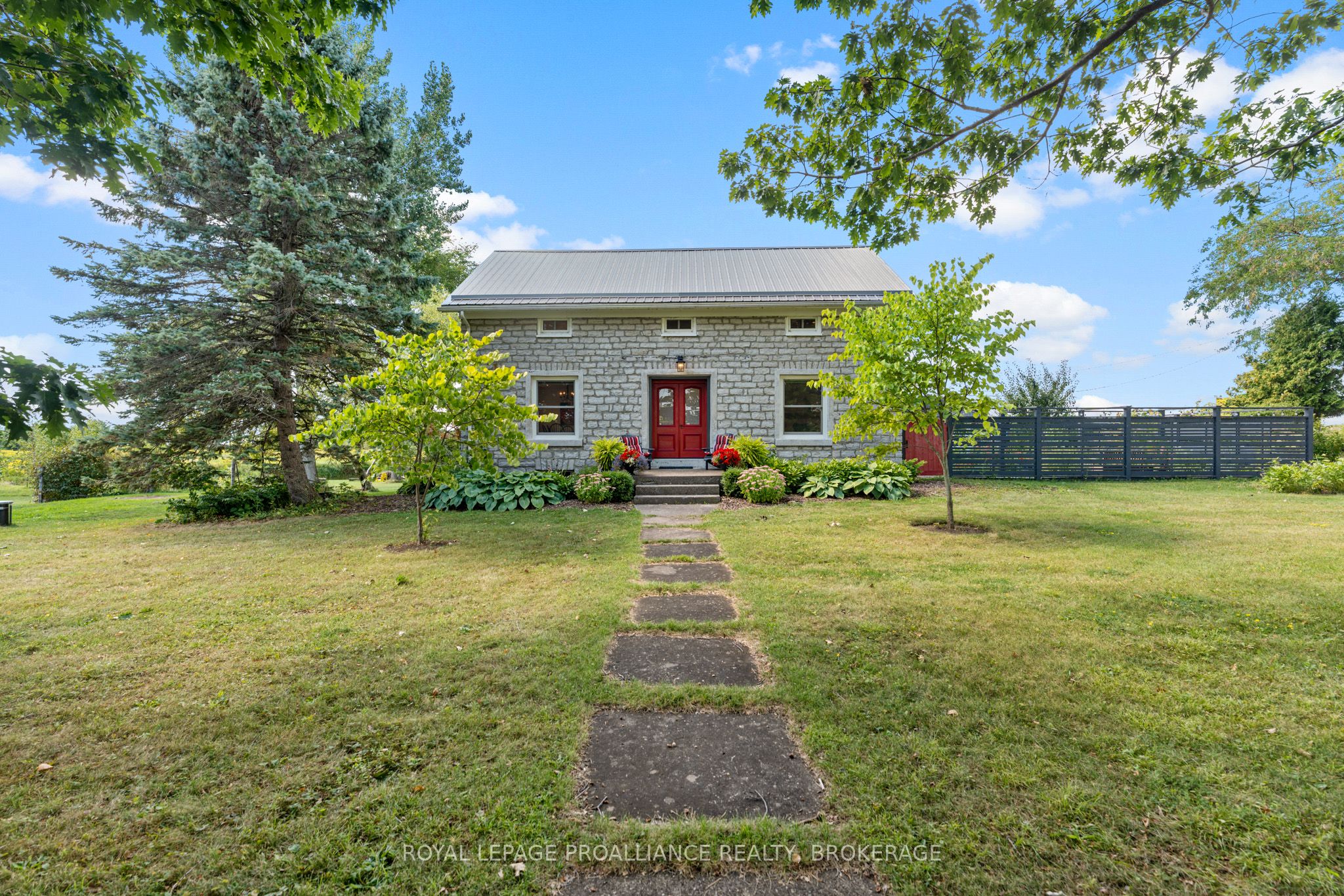 15 14th Line Road Property Photo 1