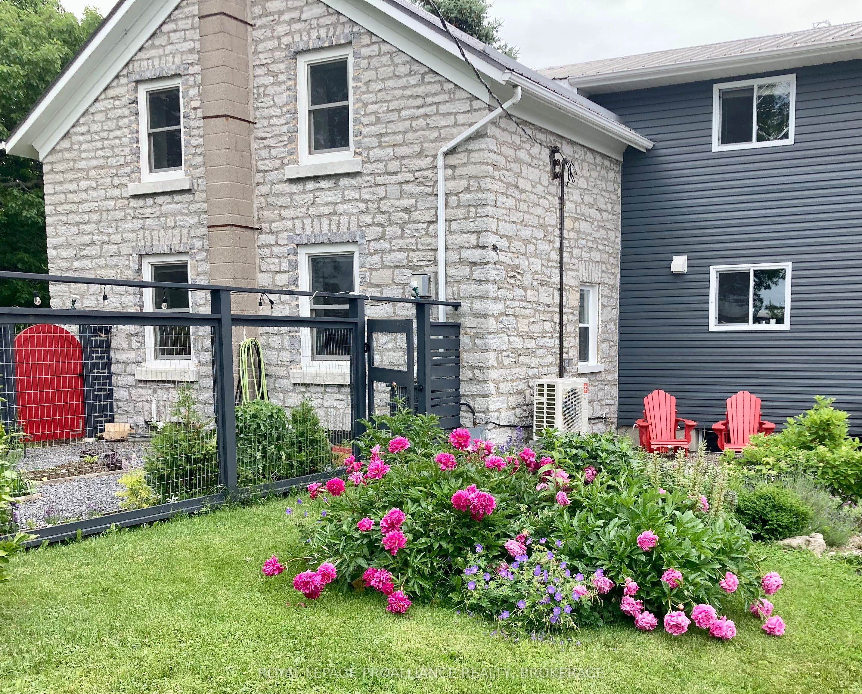 15 14th Line Road Property Photo 2