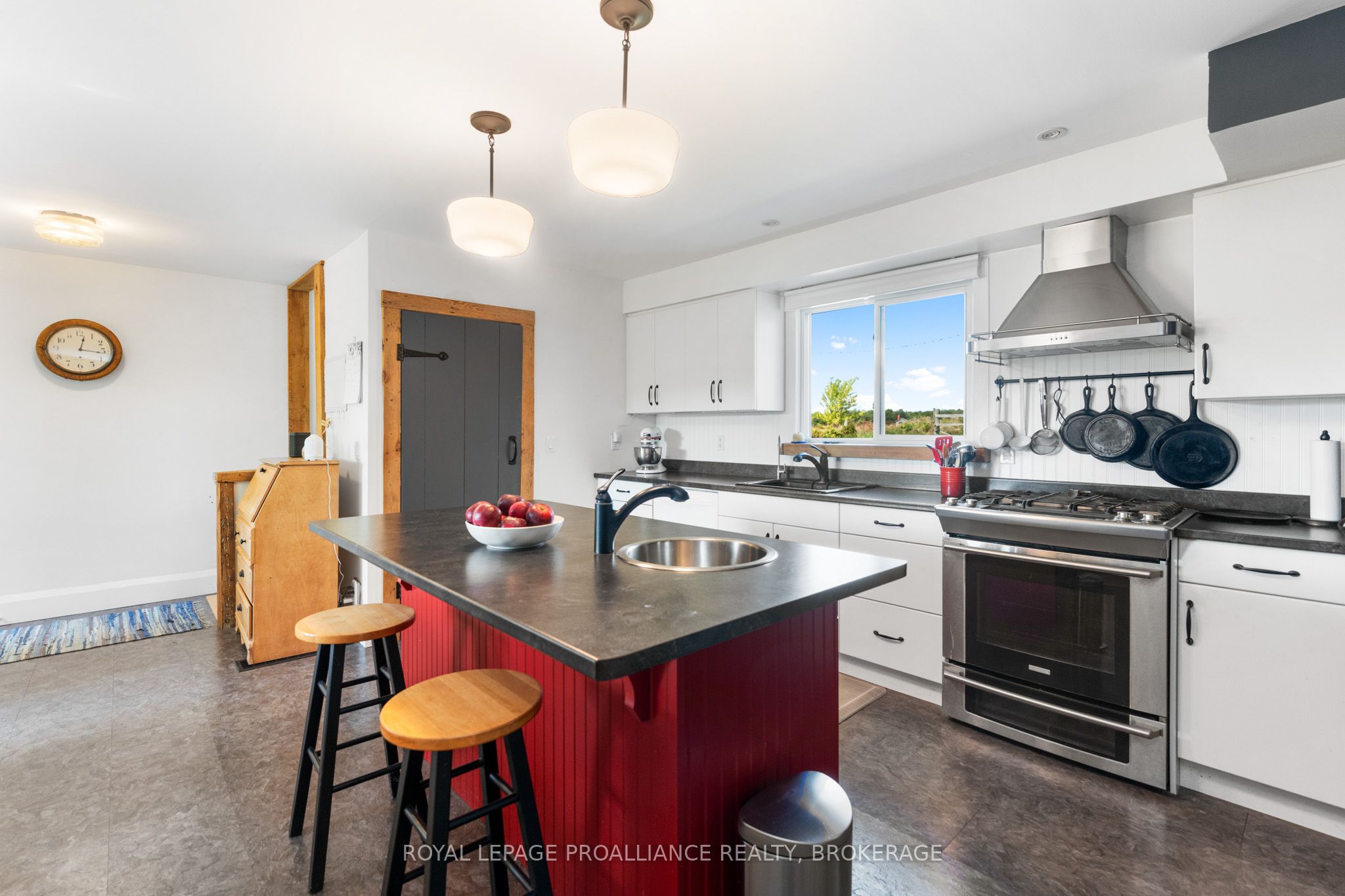 15 14th Line Road Property Photo 10