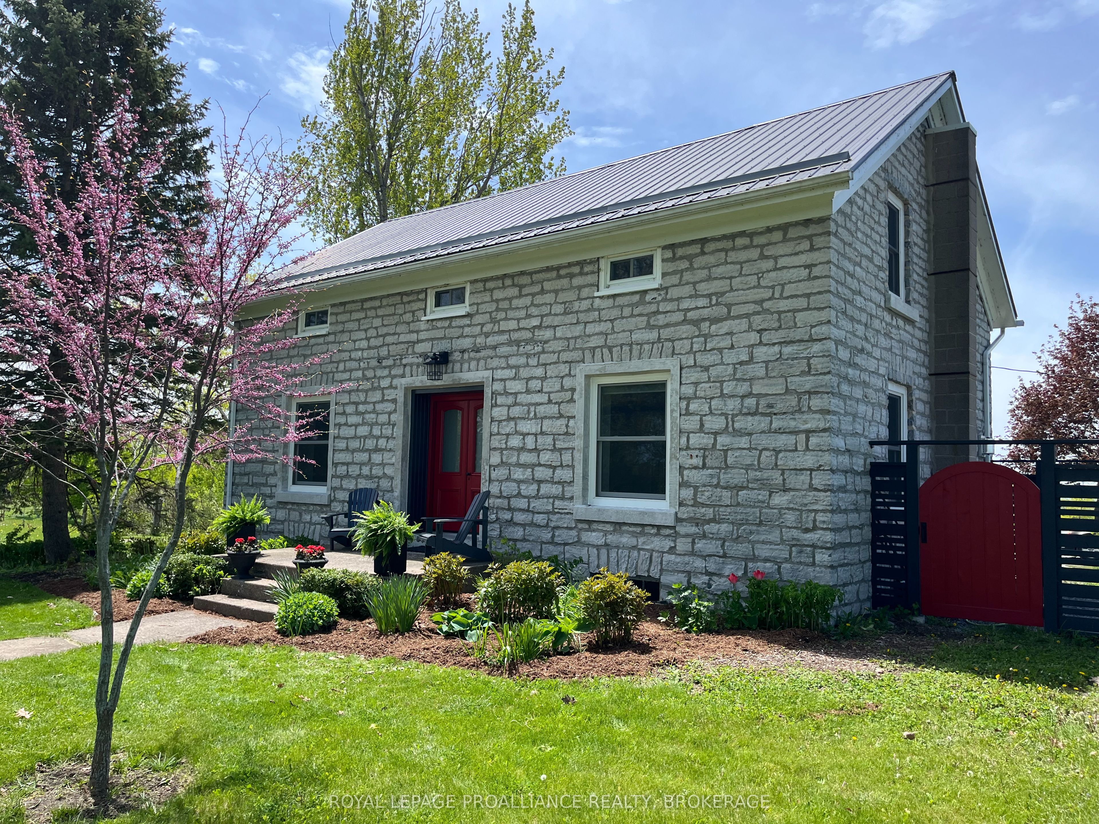 15 14th Line Road Property Photo 46
