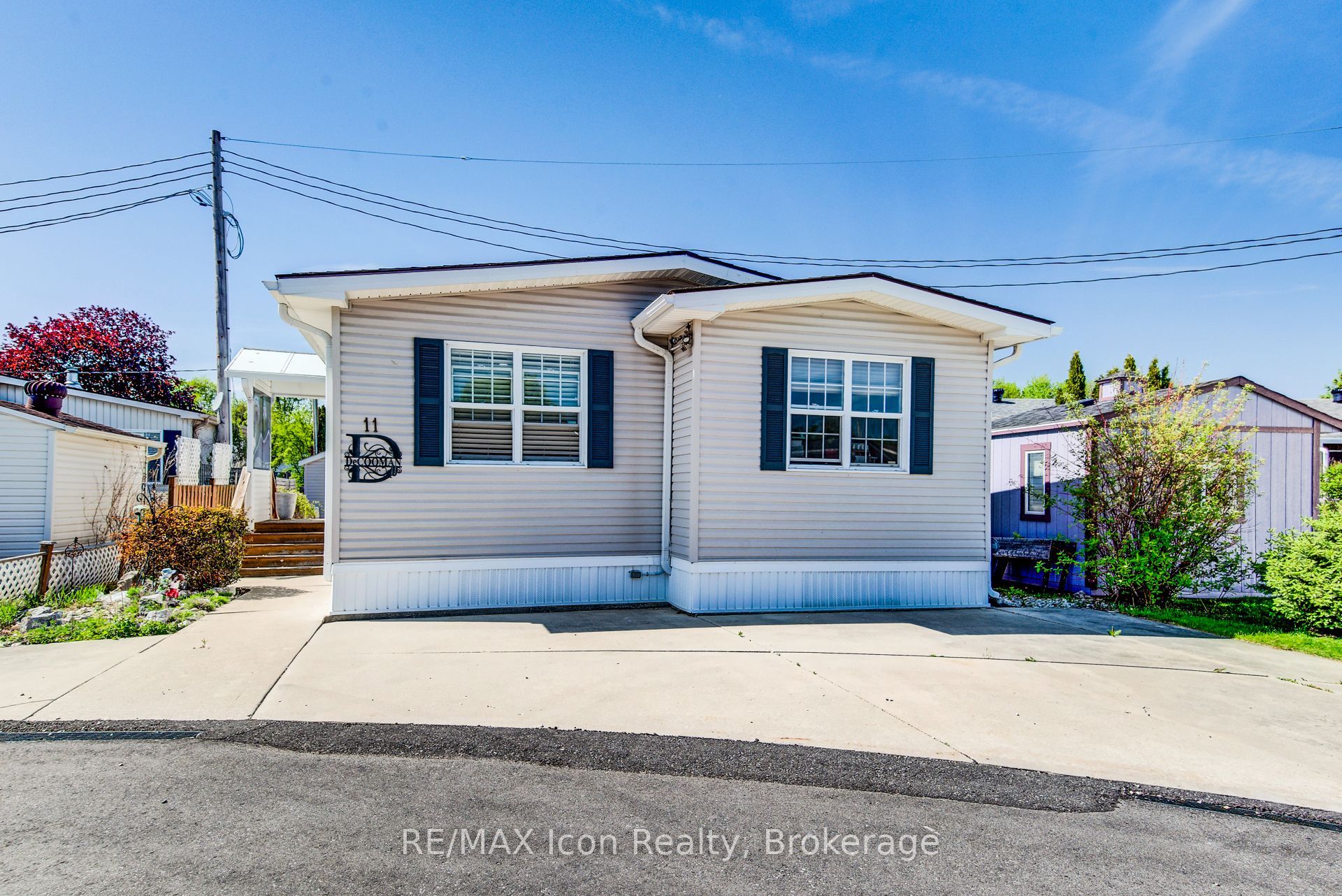 11 Hemlock Crescent Property Photo 2