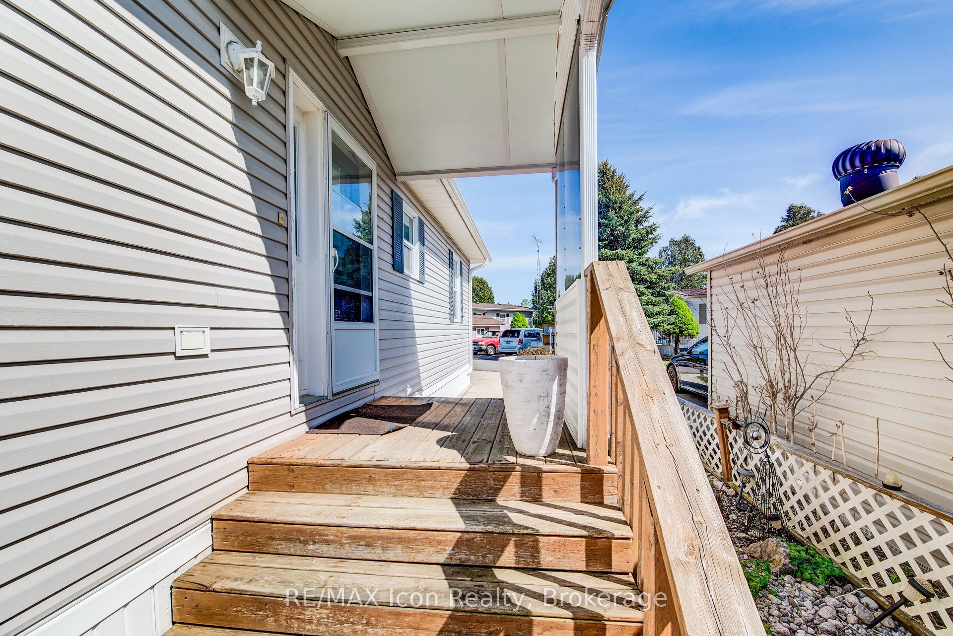 11 Hemlock Crescent Property Photo 3