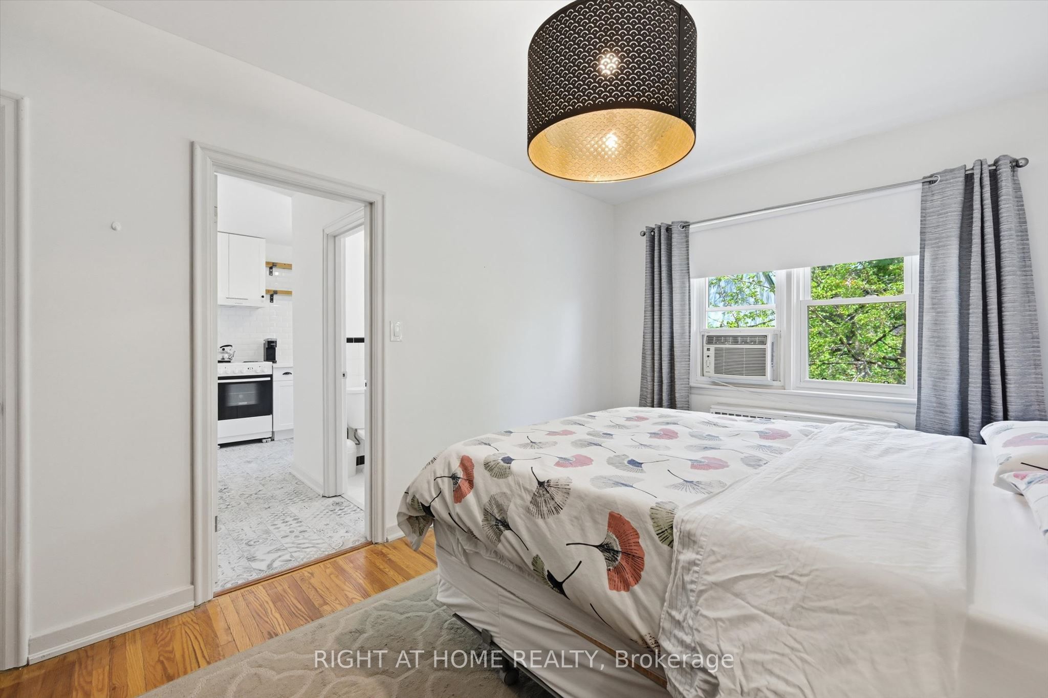 137 Emerald Street S 28 Property Photo 11