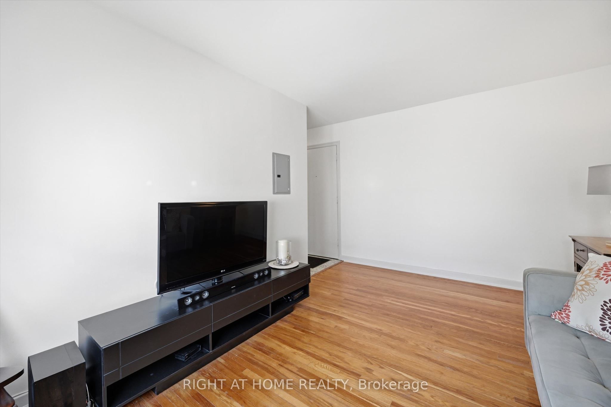 137 Emerald Street S 28 Property Photo 15