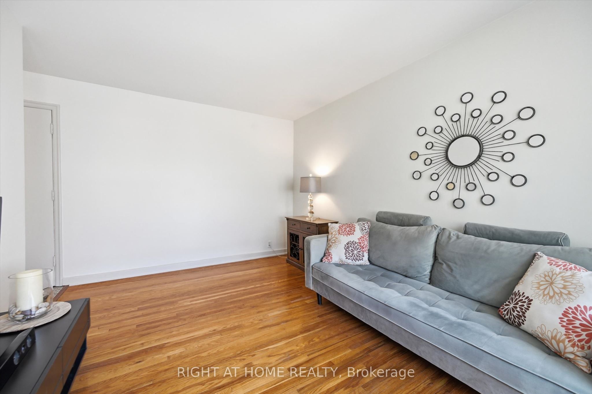 137 Emerald Street S 28 Property Photo 16