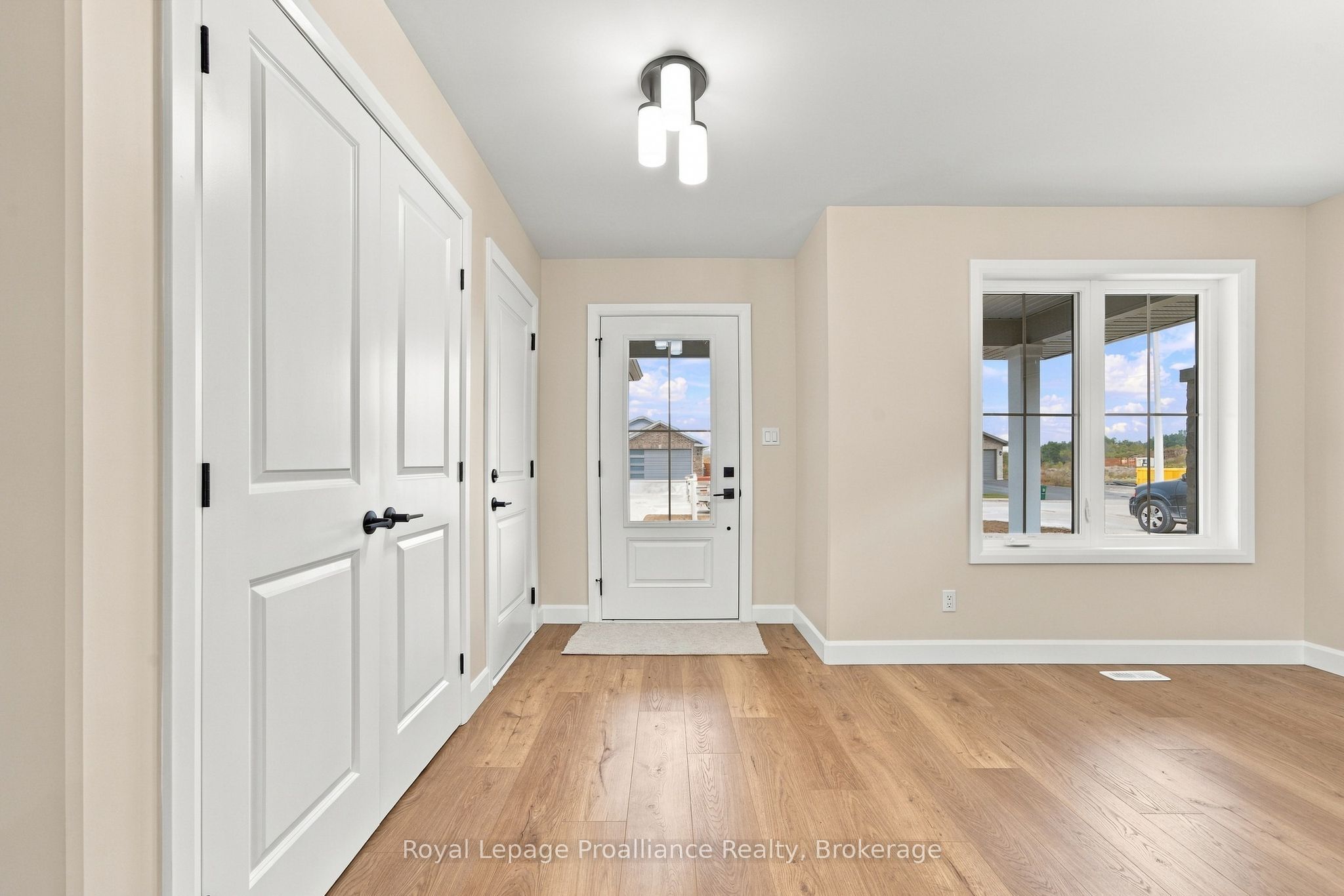 100 Hastings Park Drive Property Photo 3