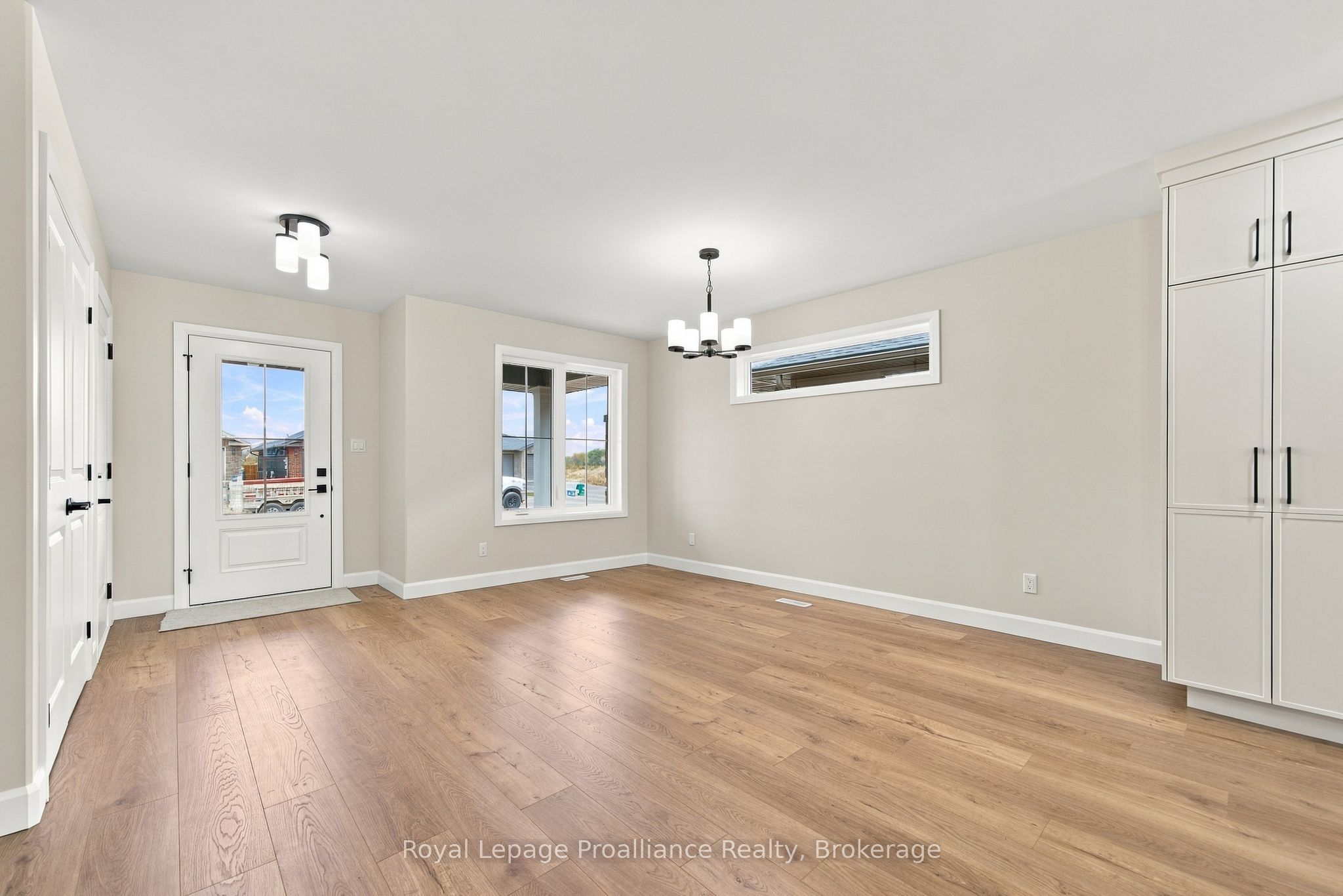 100 Hastings Park Drive Property Photo 5