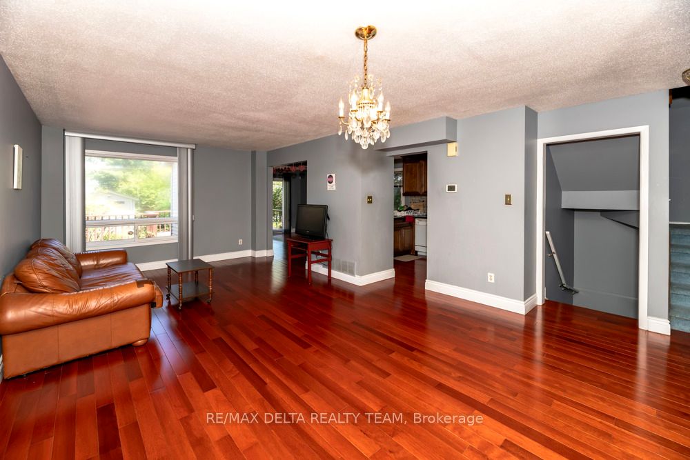132 Acklam Terrace W Property Photo 8