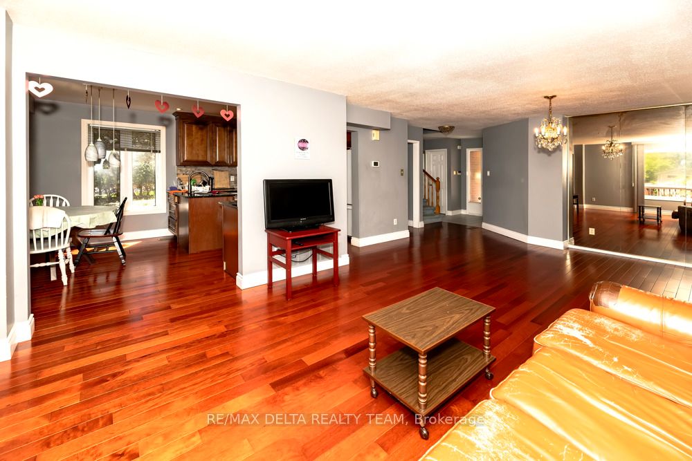 132 Acklam Terrace W Property Photo 9