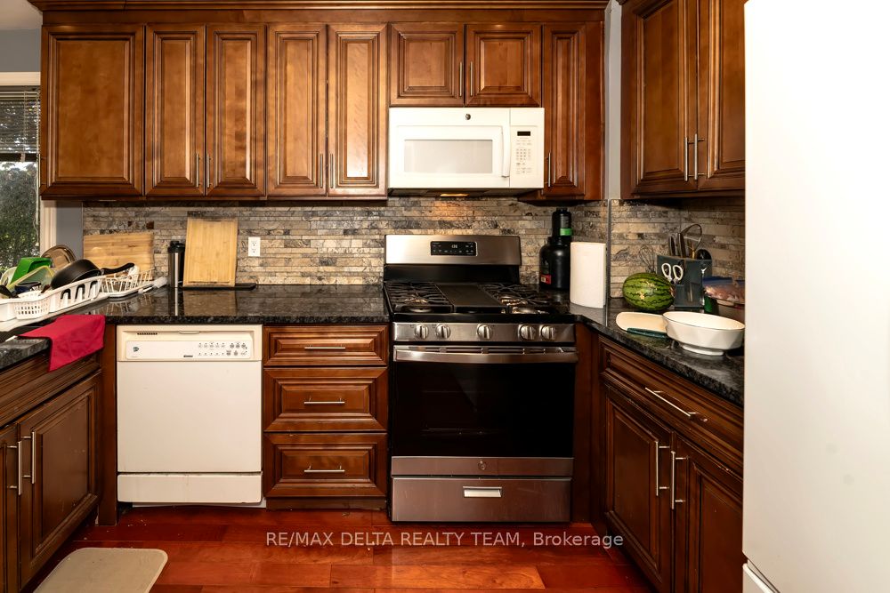132 Acklam Terrace W Property Photo 11