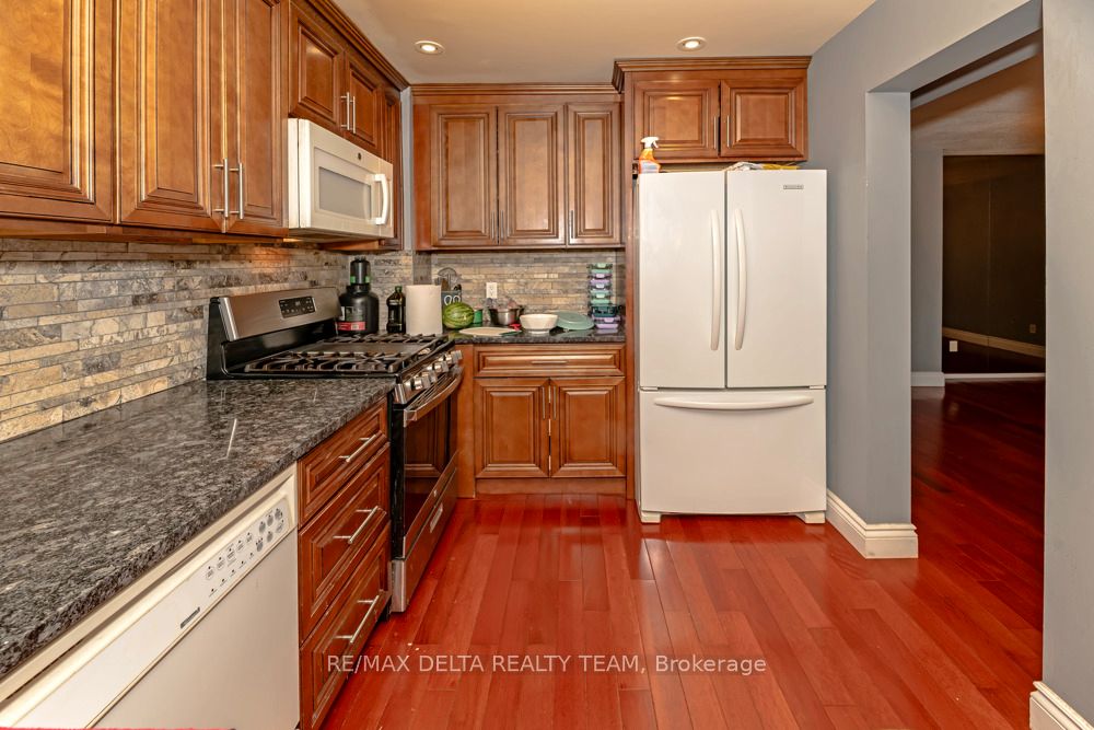 132 Acklam Terrace W Property Photo 13