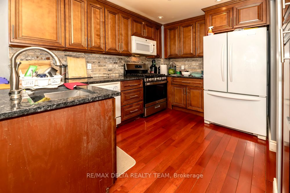 132 Acklam Terrace W Property Photo 14