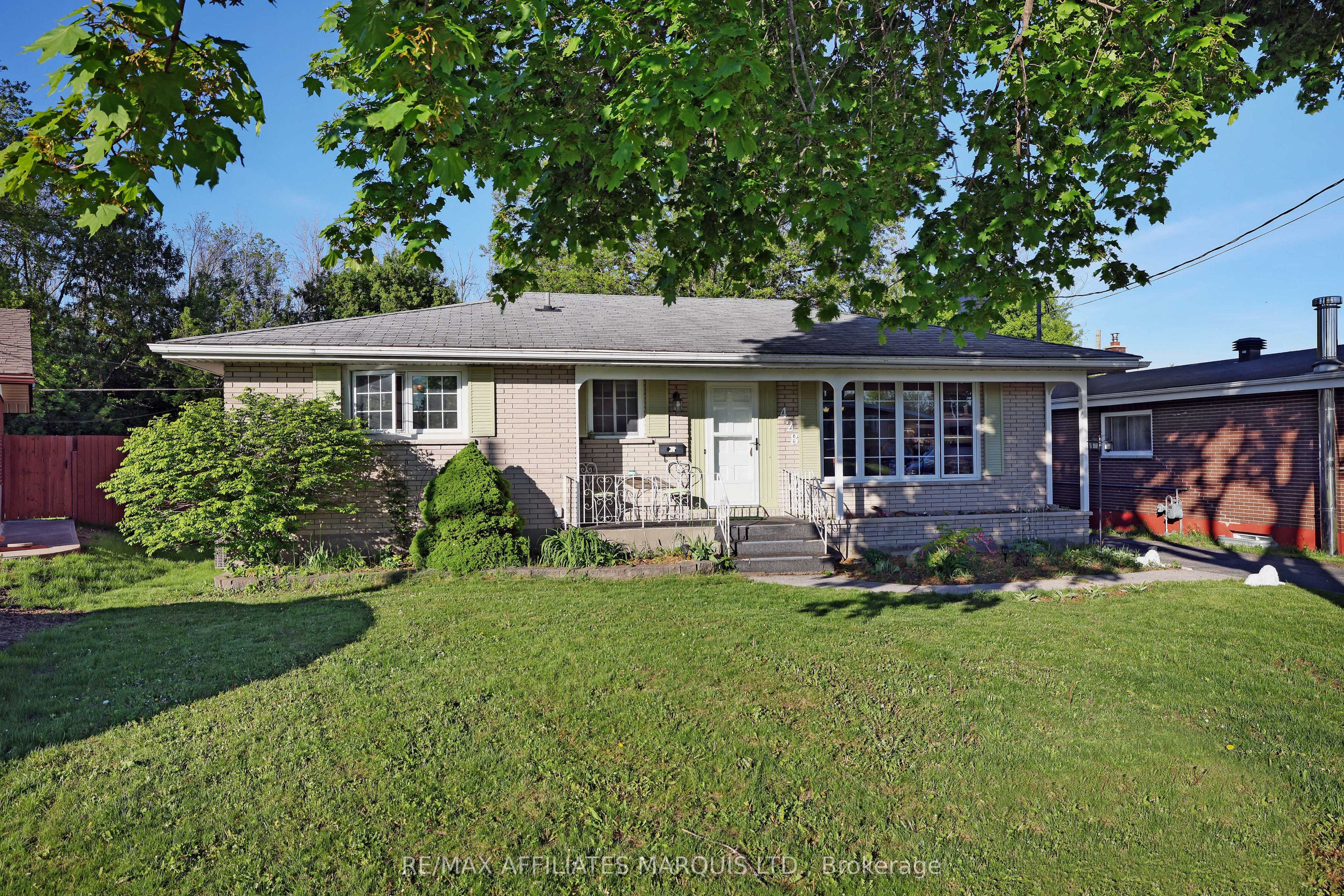 428 Bellevue Crescent Property Photo 1