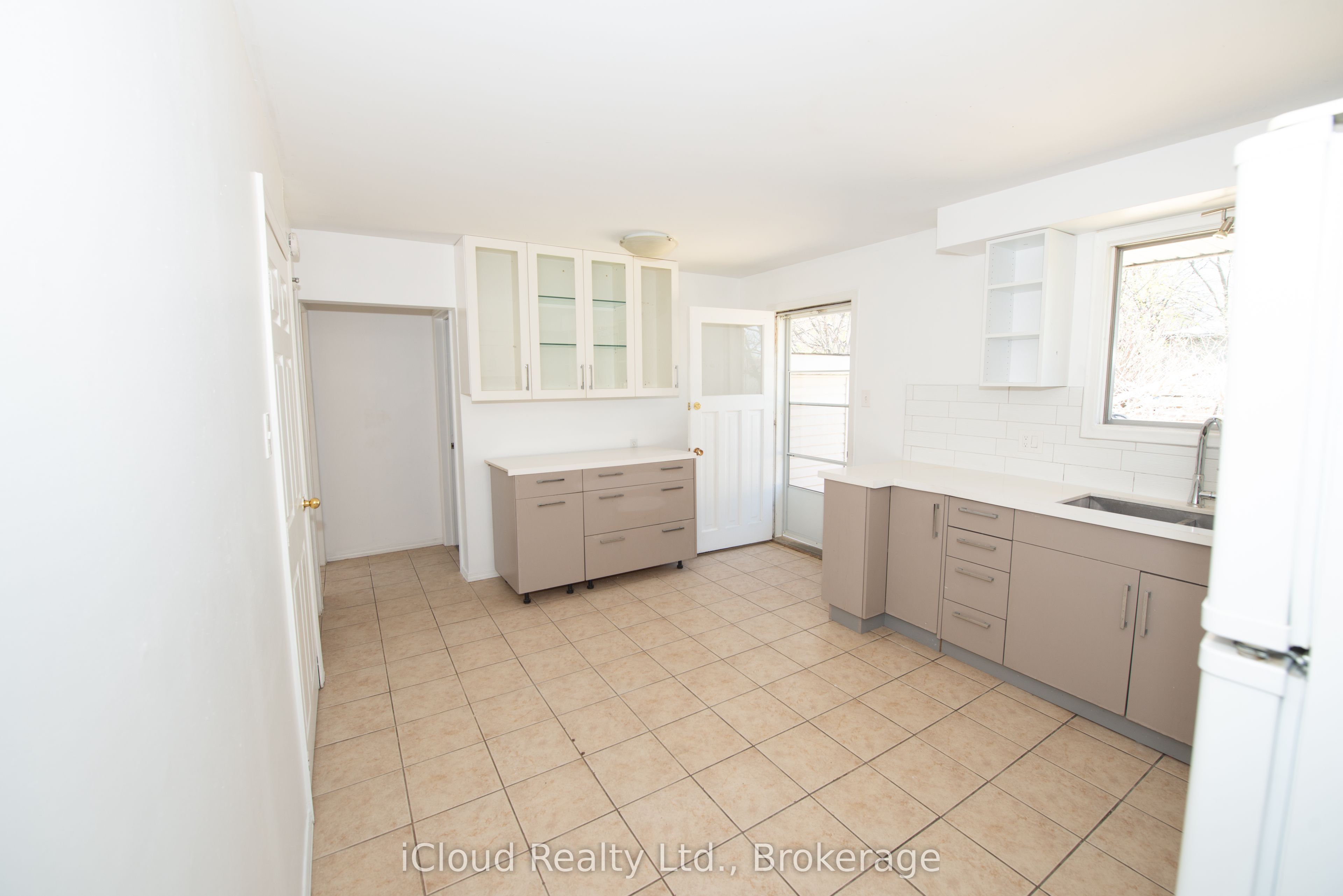 536 Glen Forrest Boulevard Property Photo 3