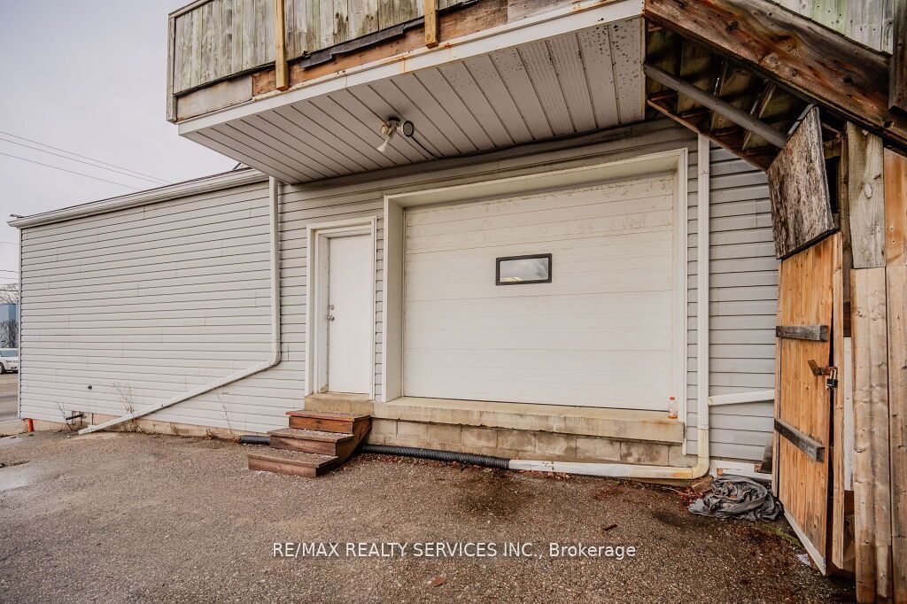 3590 Lobsinger Line 2 Property Photo 15