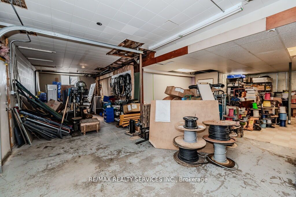 3590 Lobsinger Line 2 Property Photo 17