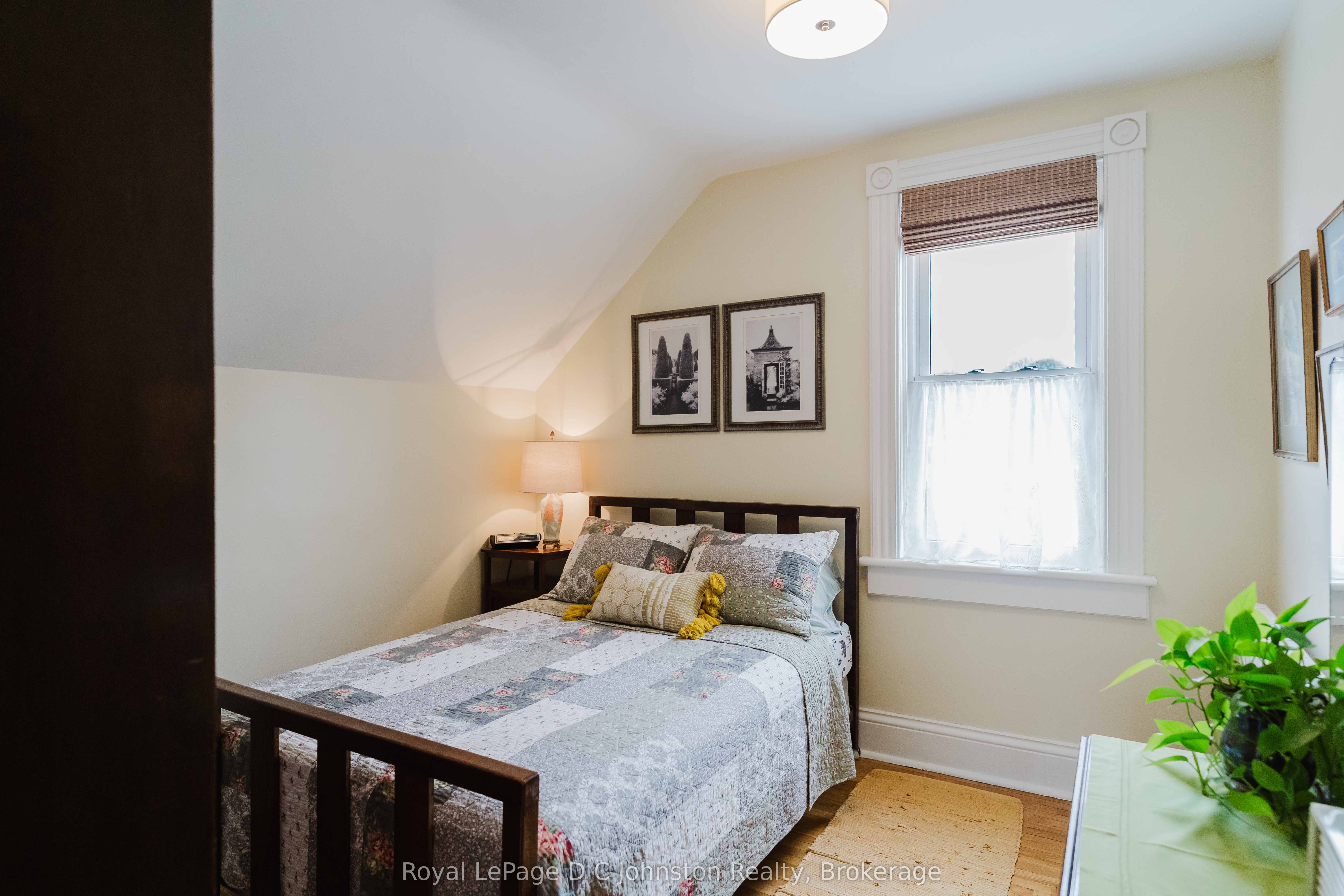 111 Albert Street N Property Photo 33