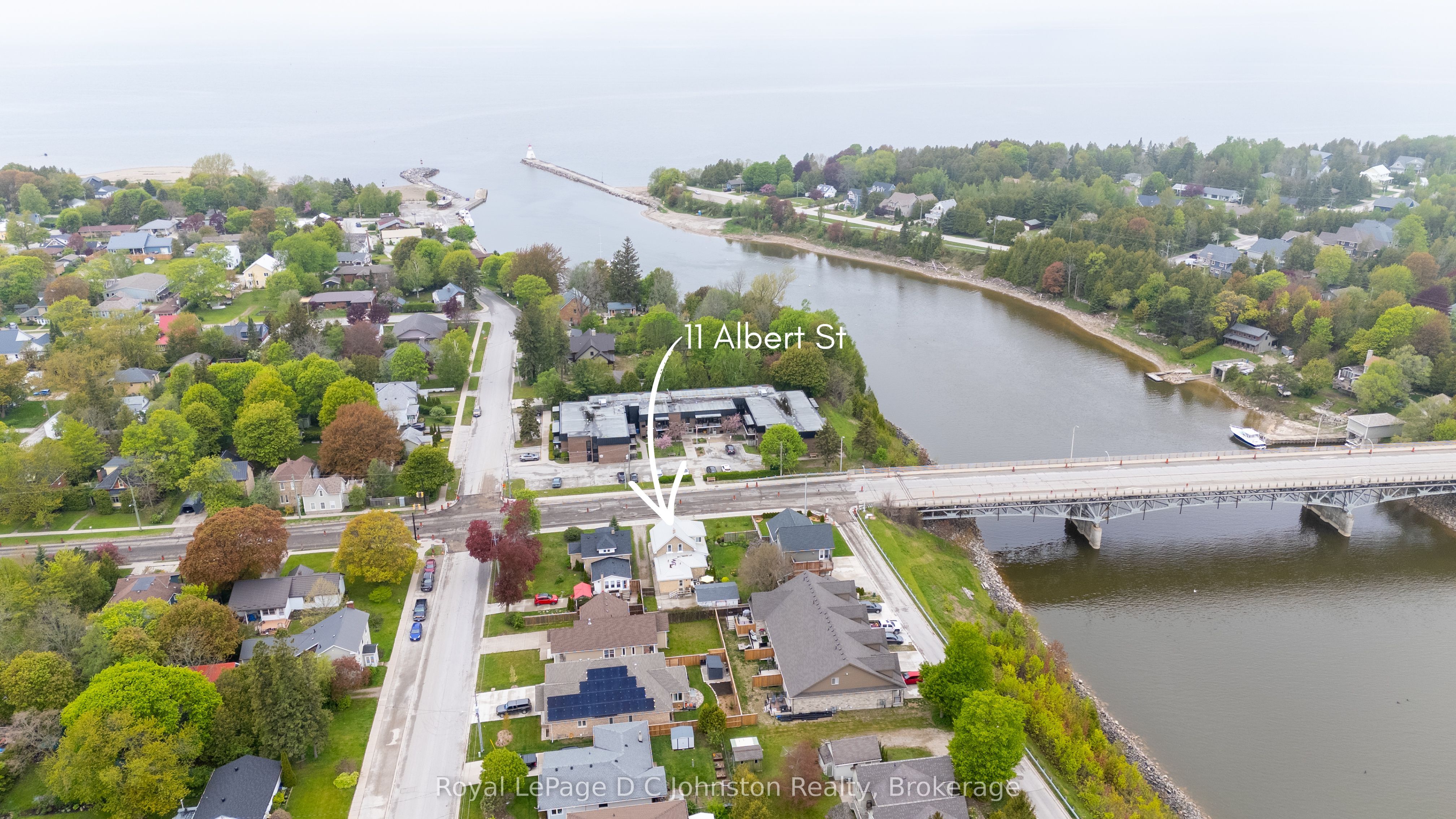 111 Albert Street N Property Photo 45