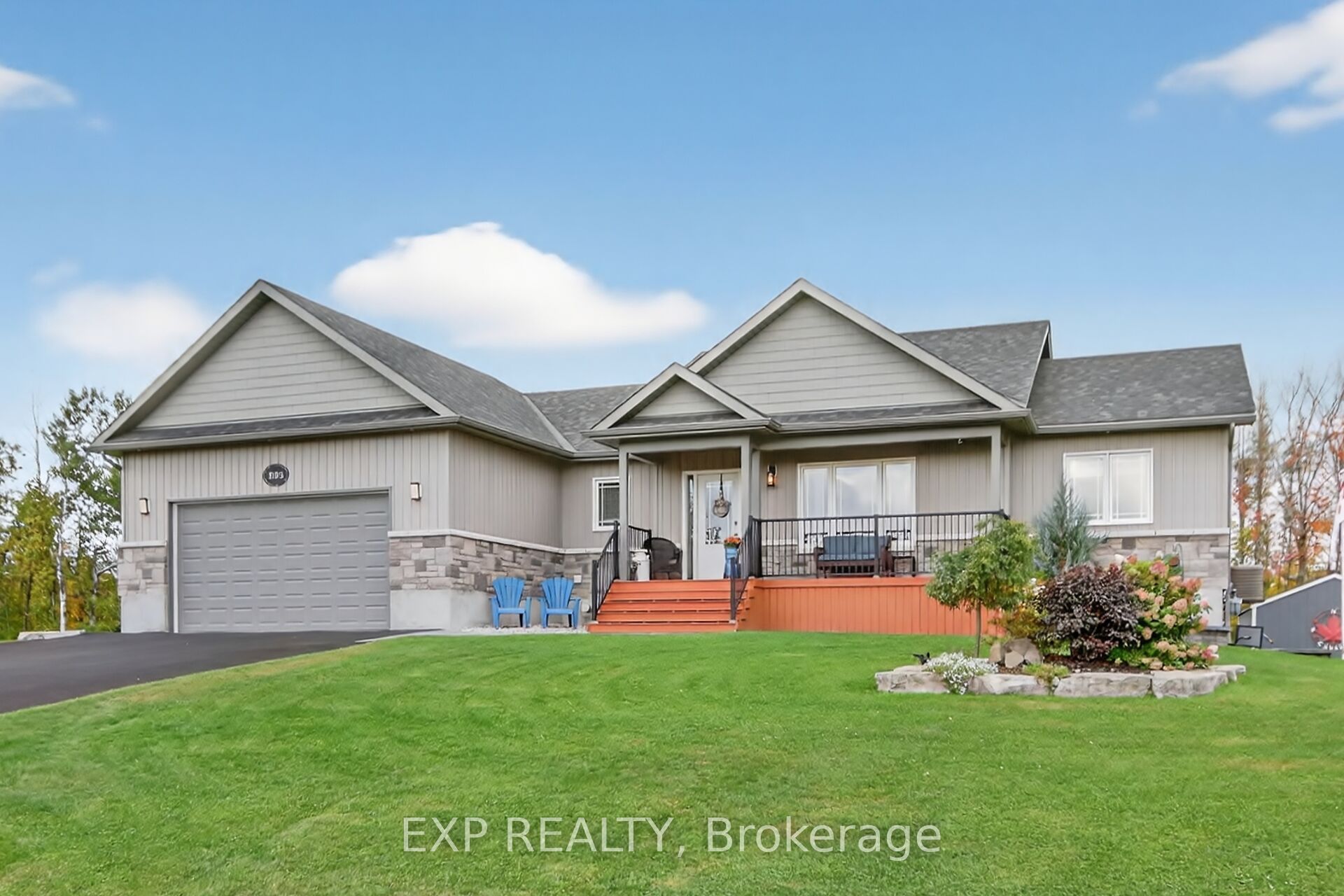 305 Moore Crescent Property Photo 1
