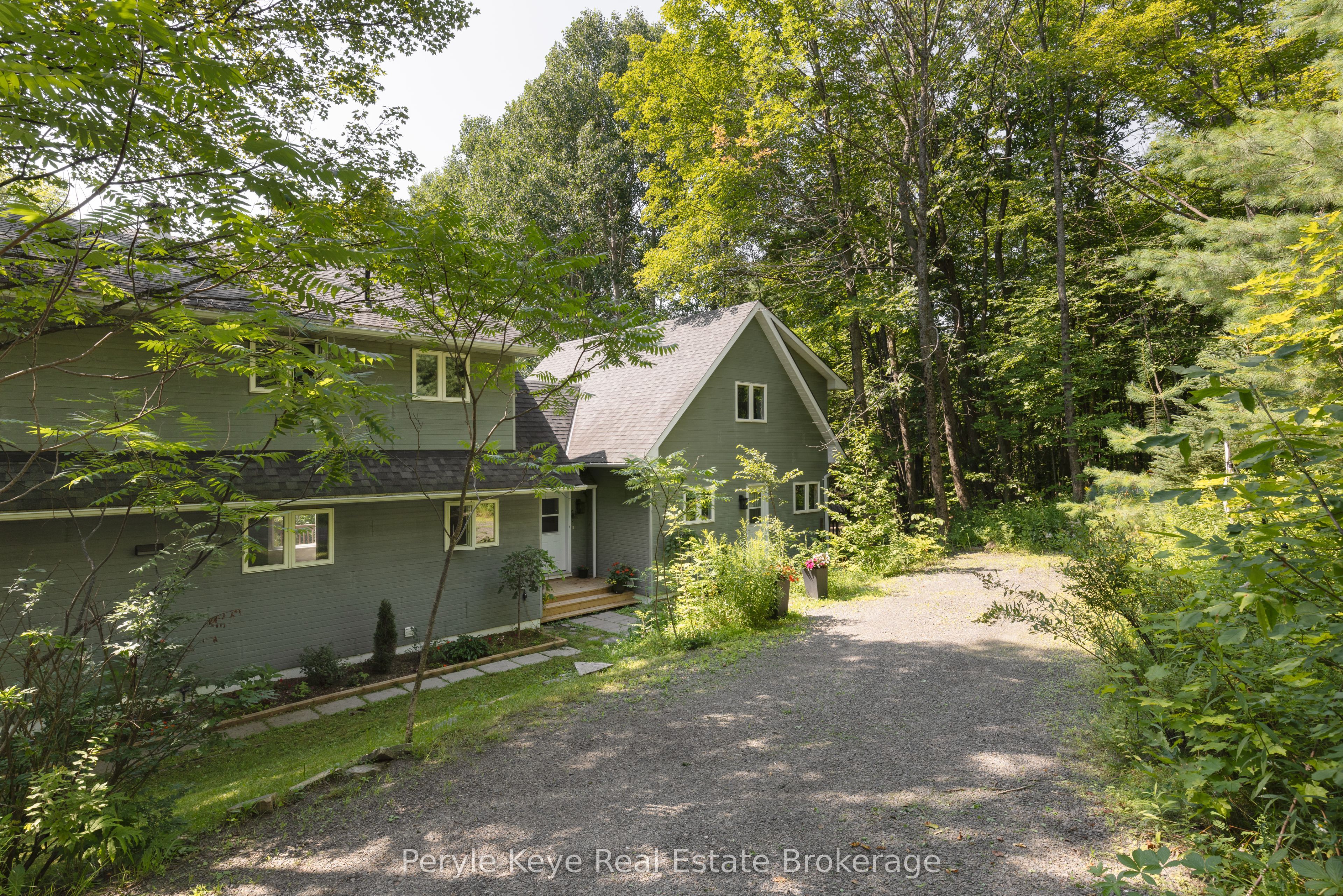 1042 Hillside Crescent Property Photo 6