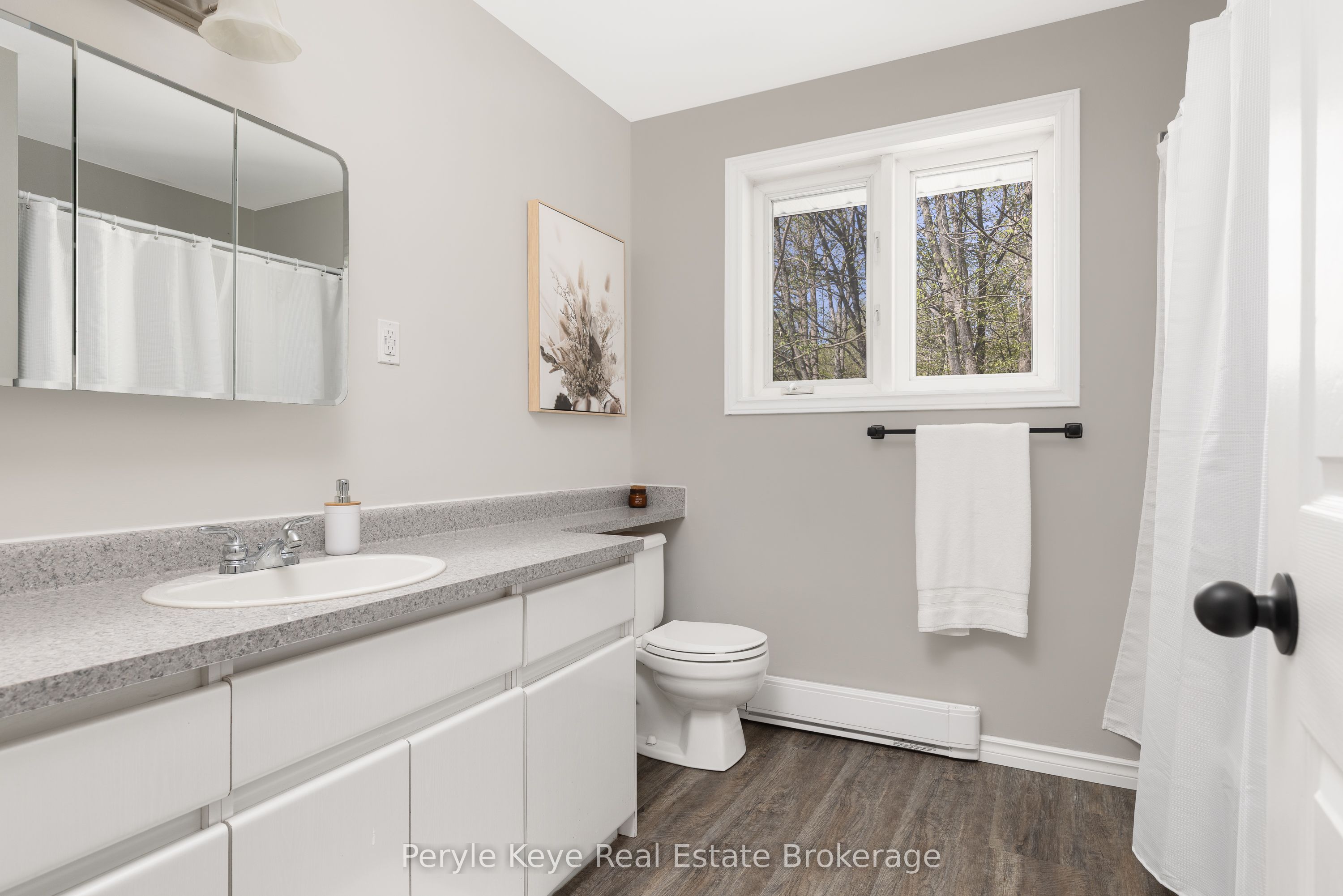1042 Hillside Crescent Property Photo 40